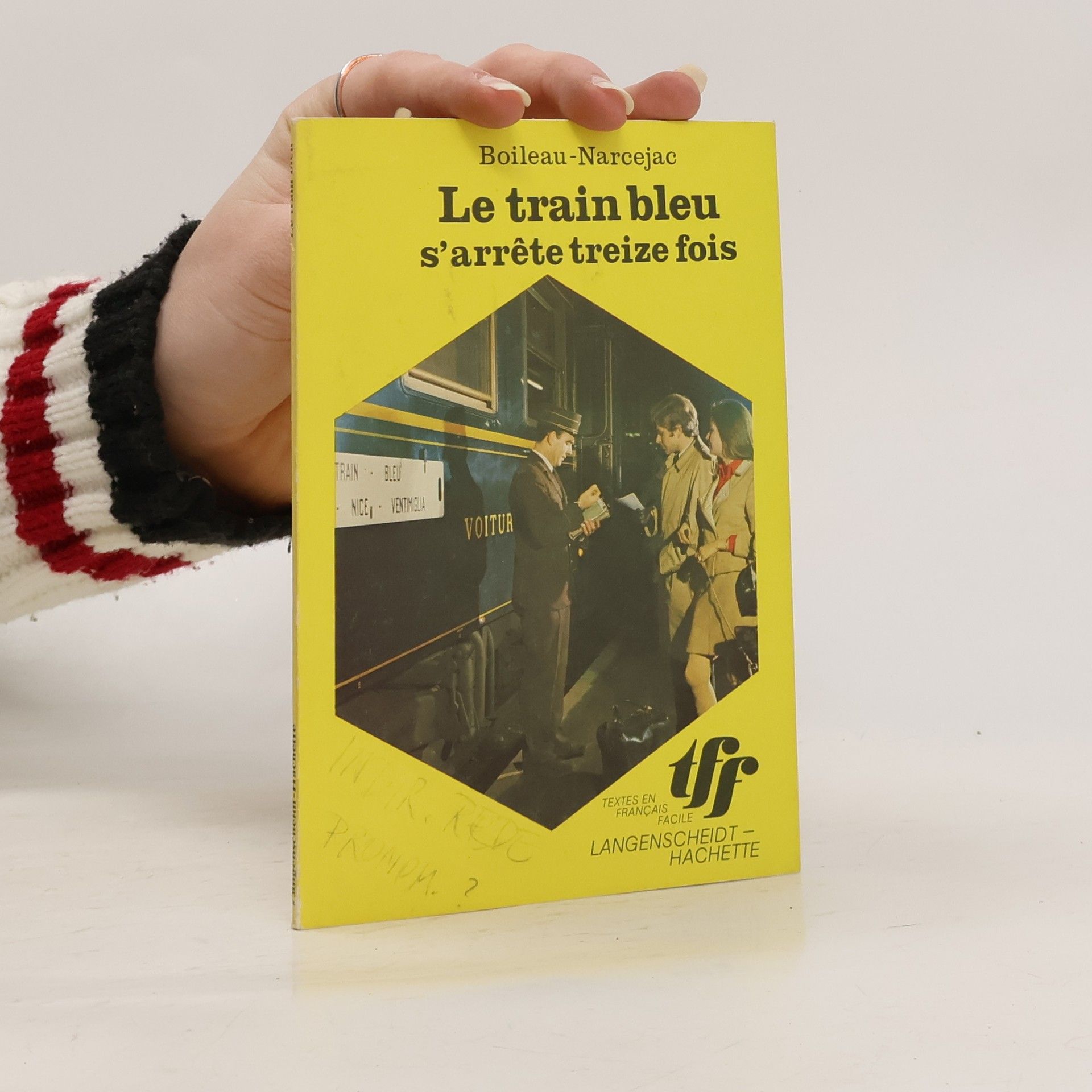 Le train bleu s'arrête treize fois