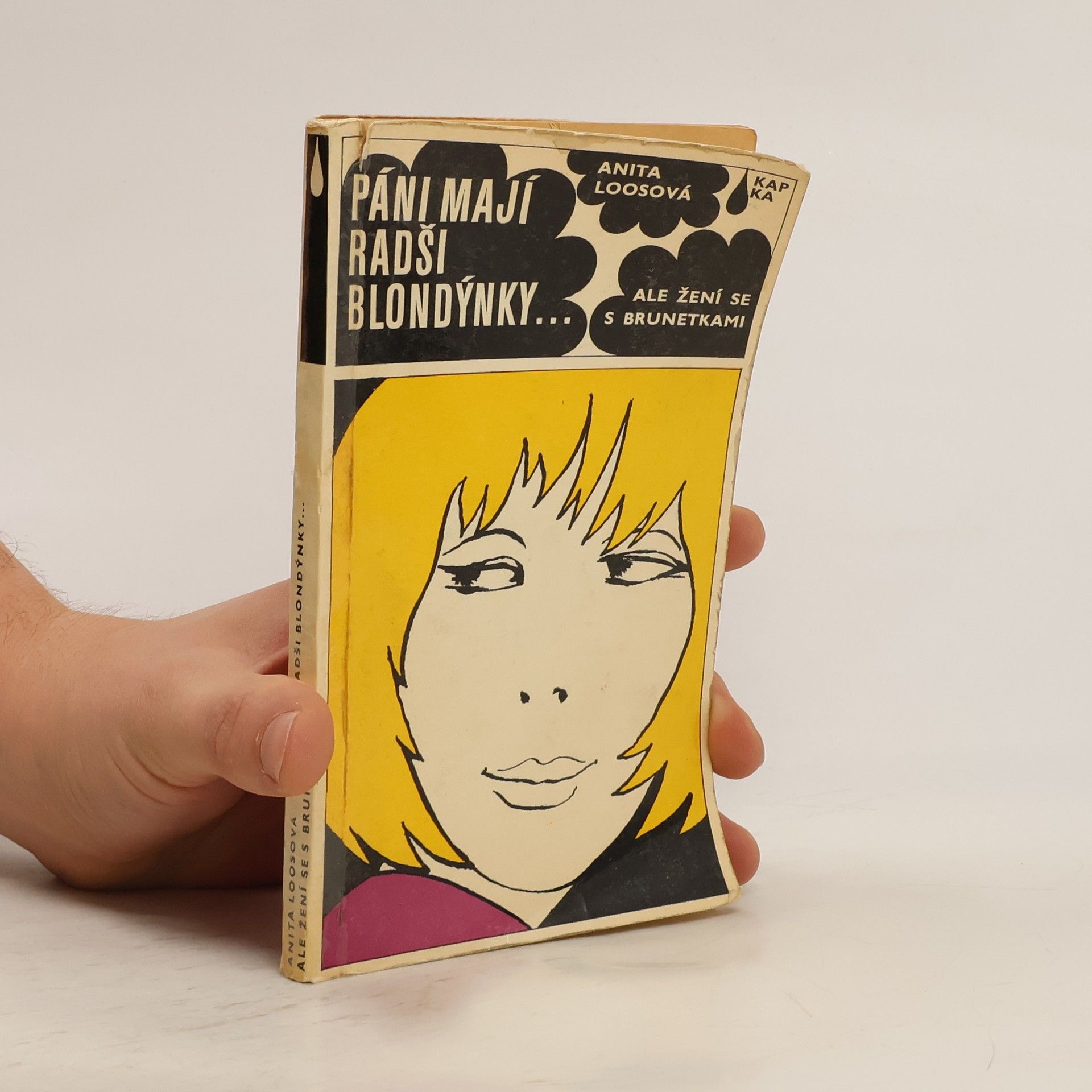 Páni mají rádi blondýnky... ale žení se s brunetkami