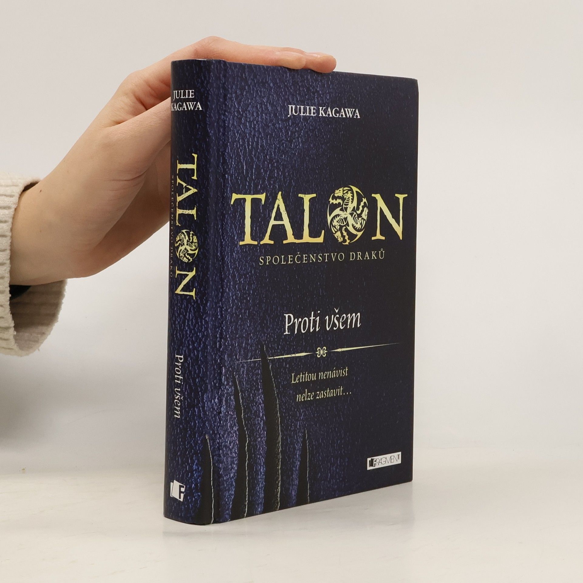 Julie Kagawa Proti všem