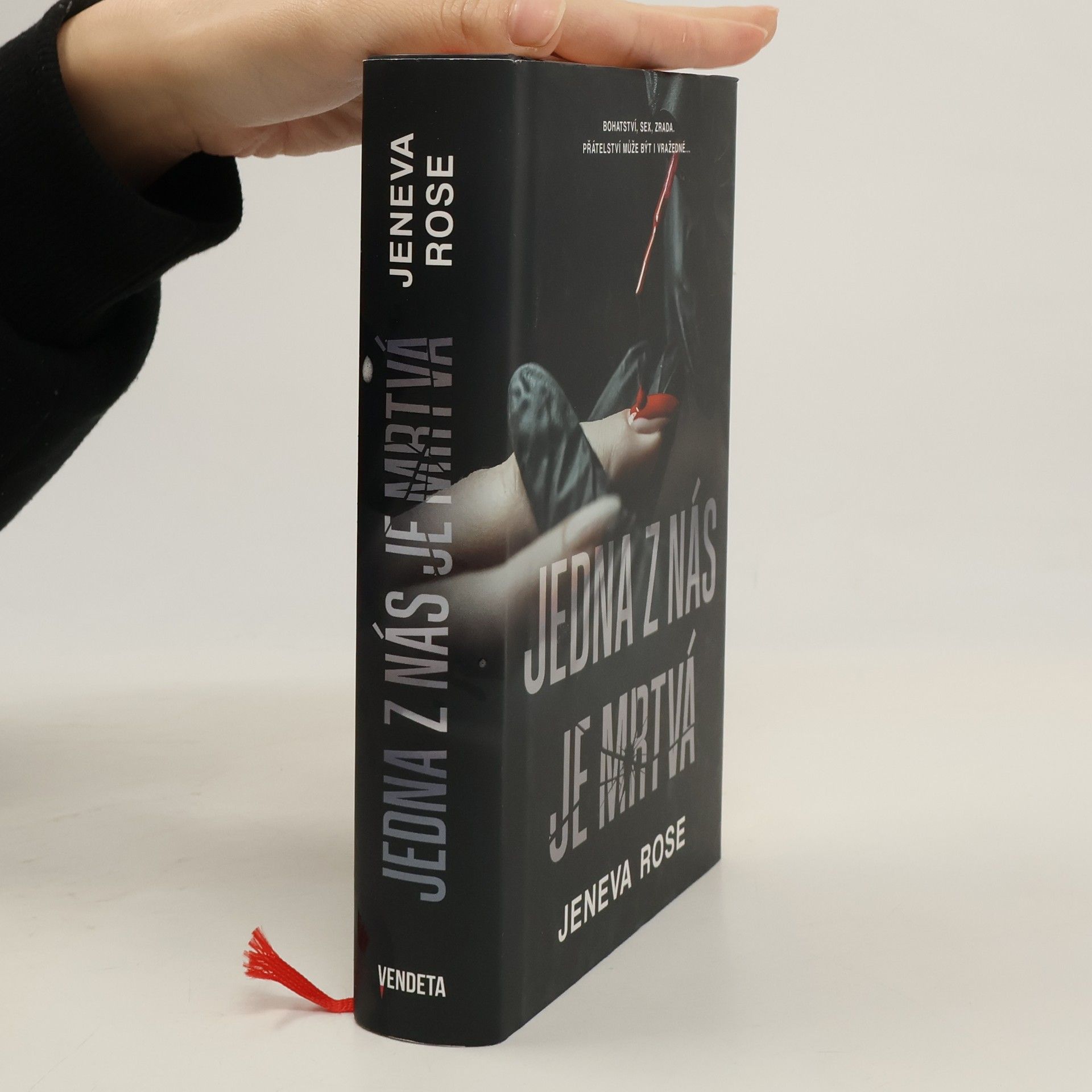 Jeneva Rose Jedna z nás je mrtvá