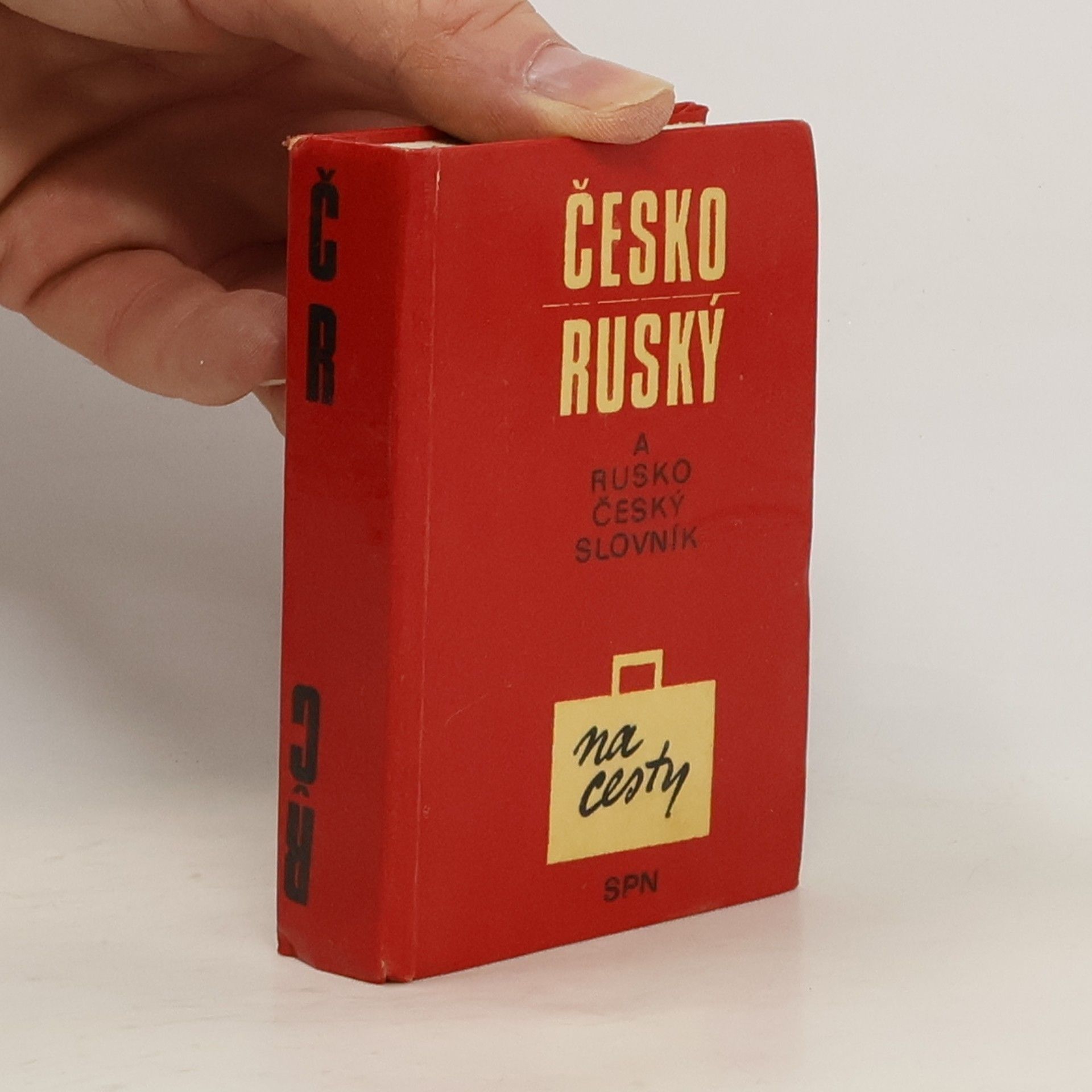 Česko-ruský a rusko-český slovník na cesty