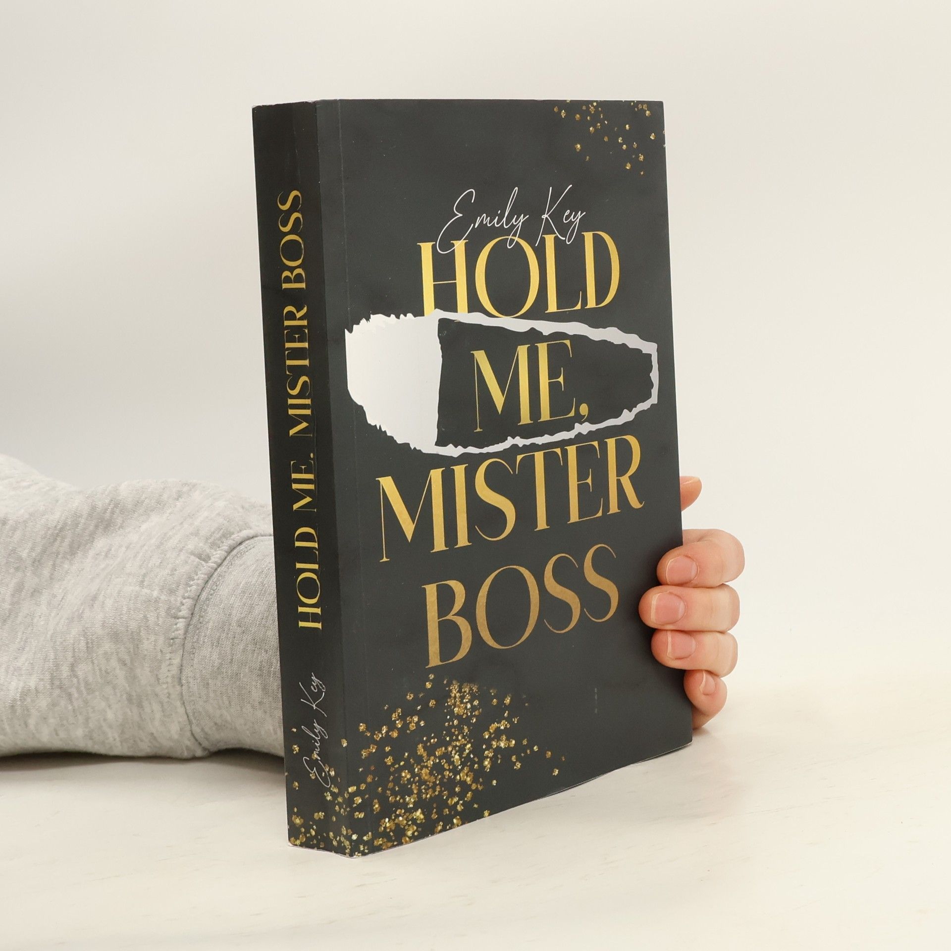 Hold Me, Mister Boss