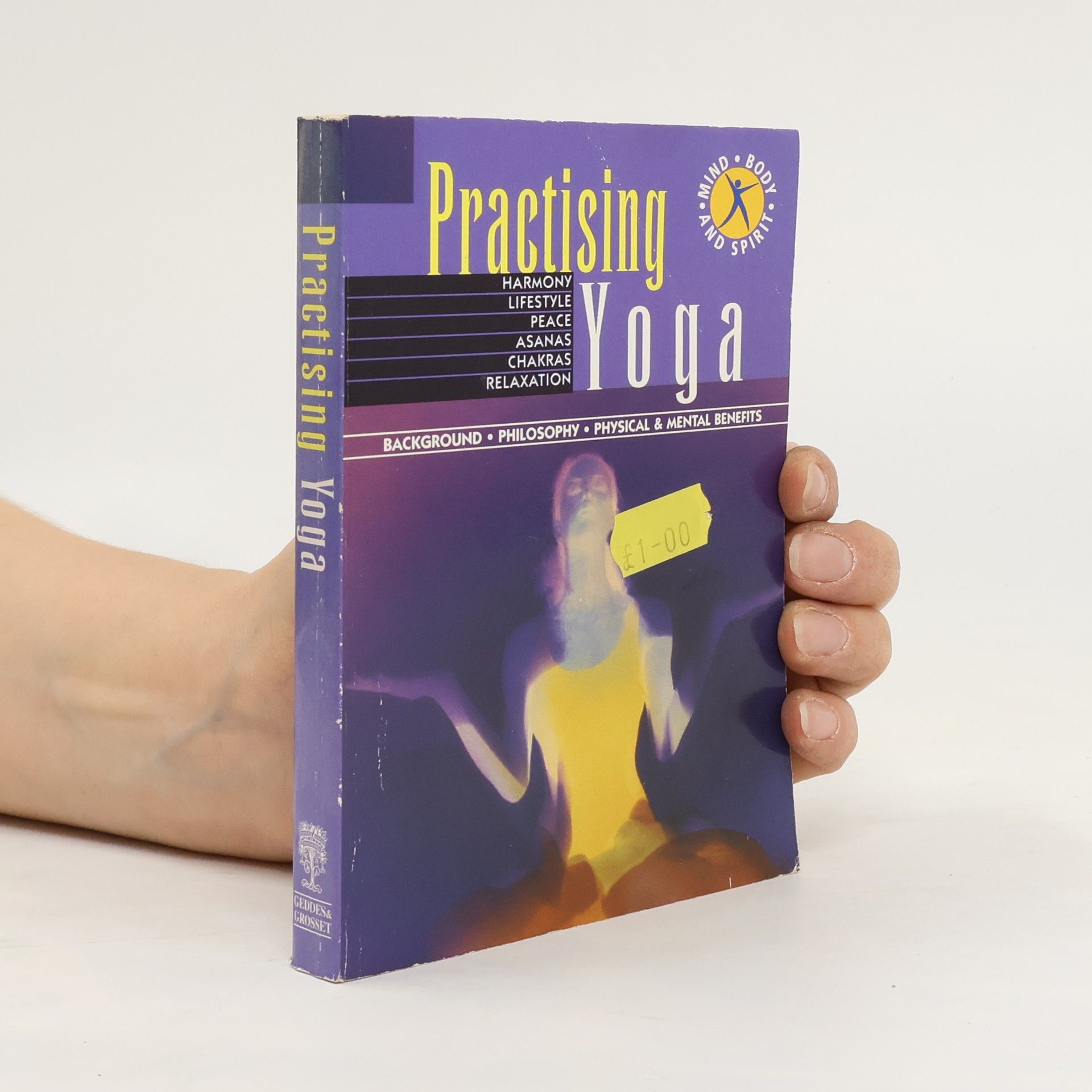 Various authors Practising Yoga