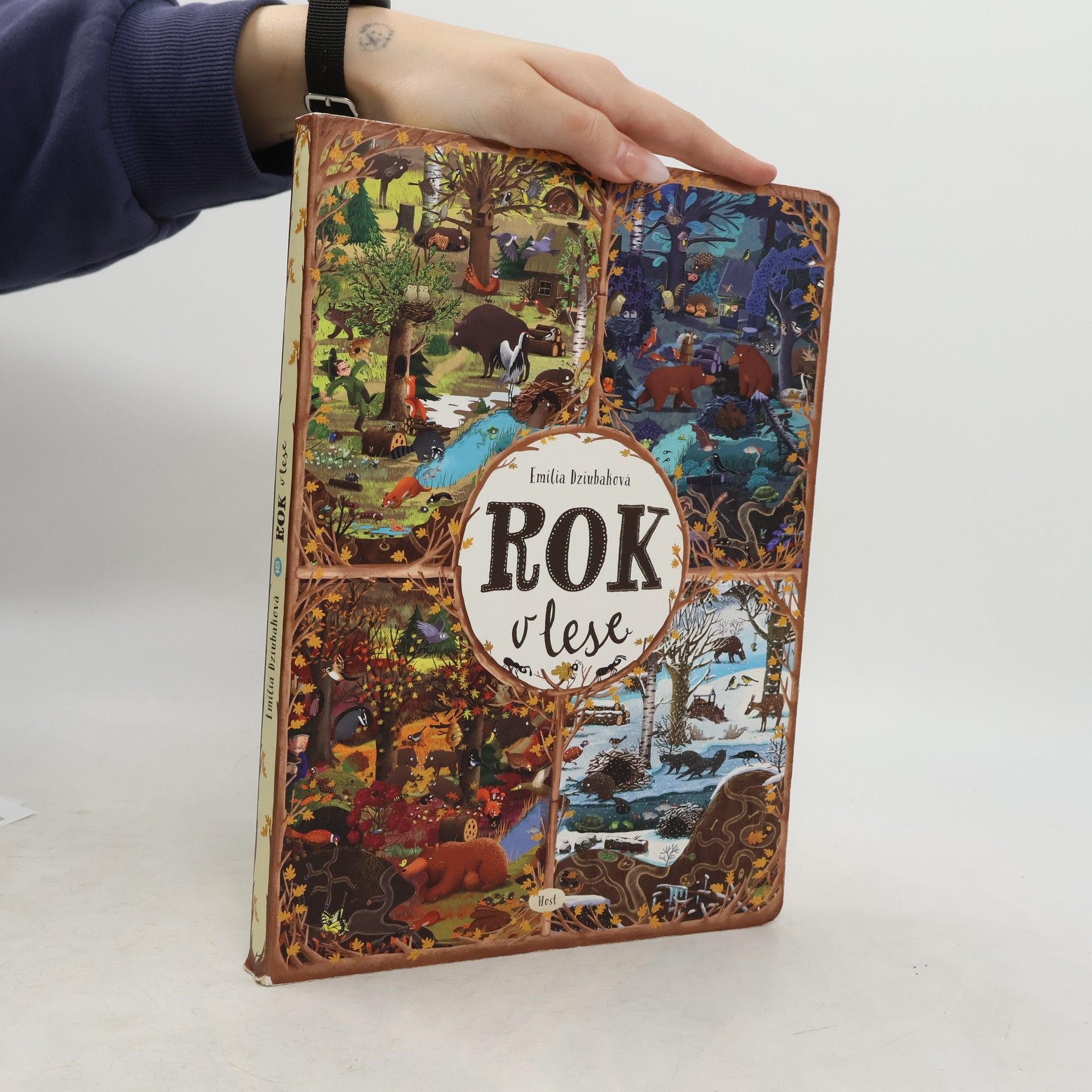 Emilia Dziubak Rok v lese