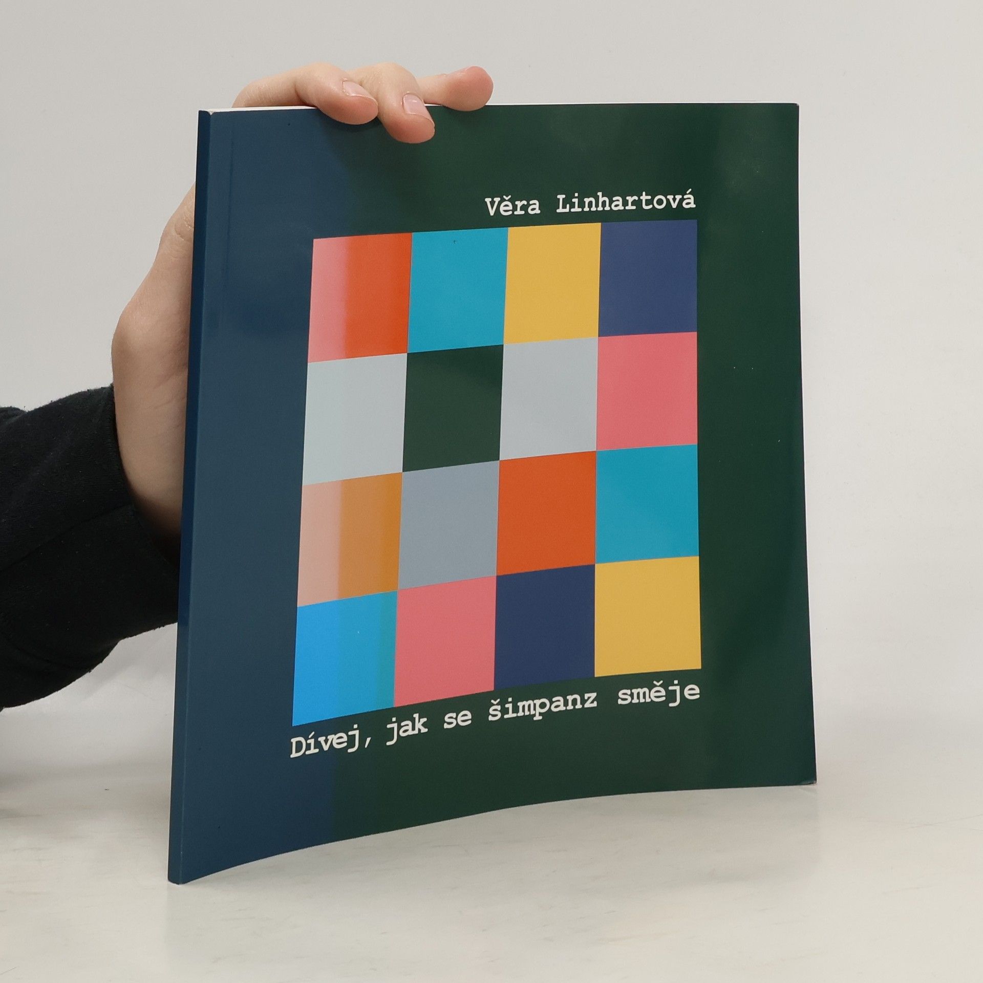 Dívej, jak se šimpanz směje