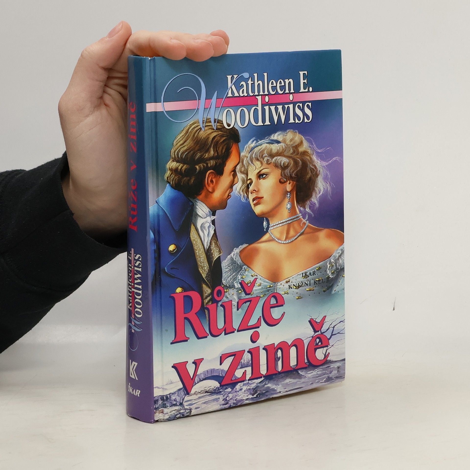 Kathleen E. Woodiwiss Růže v zimě