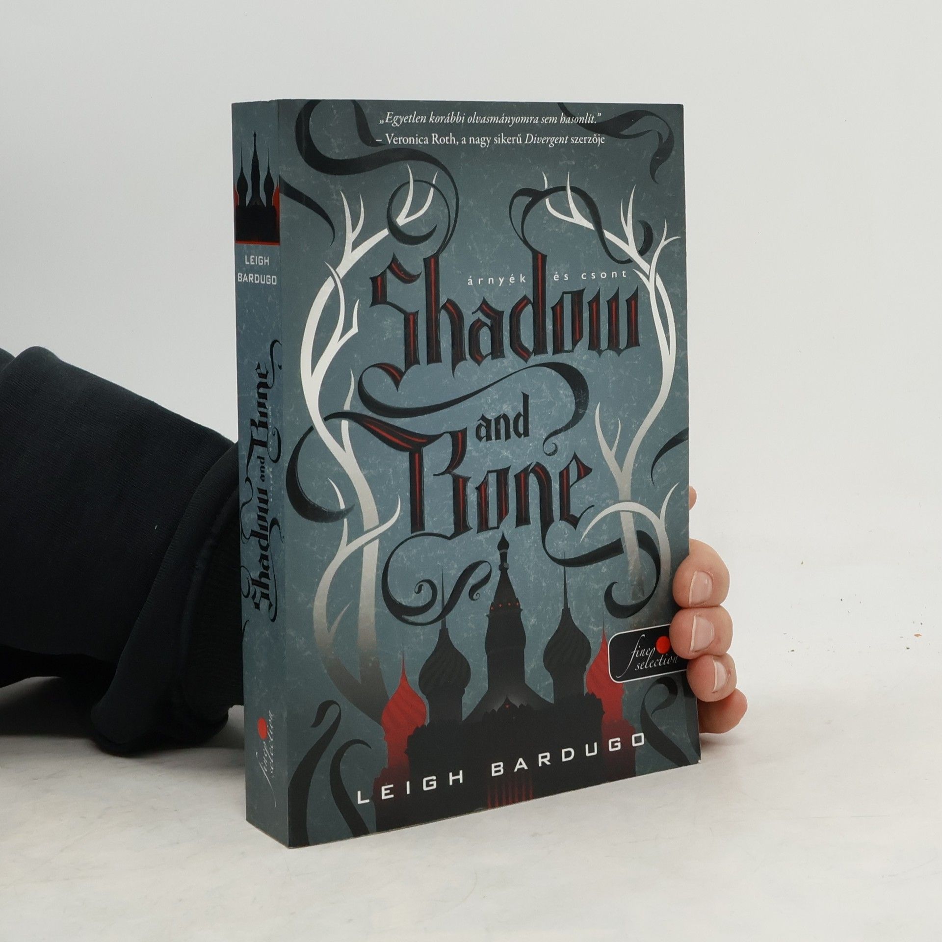Leigh Bardugo Árnyék és csont