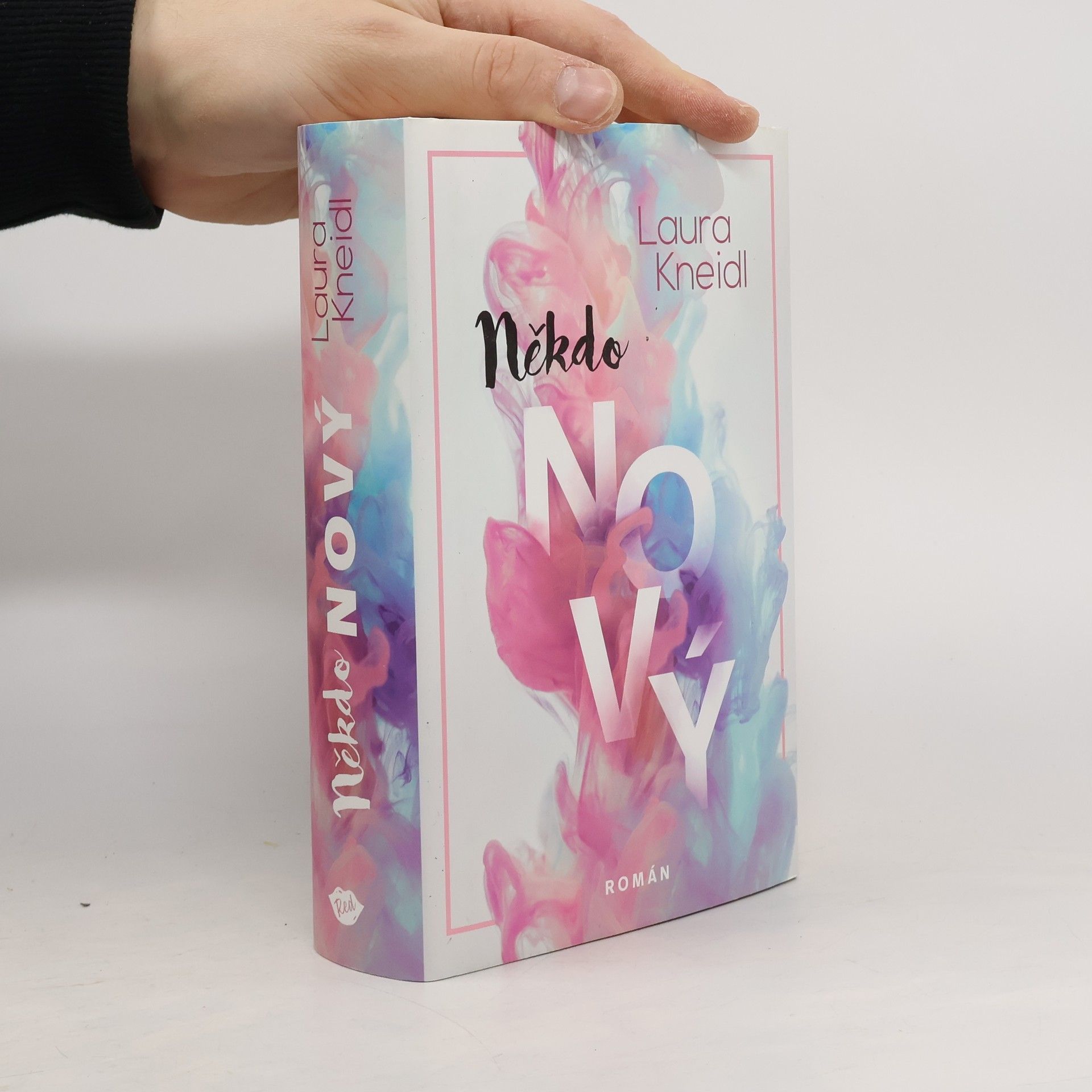 Laura Kneidl Někdo nový