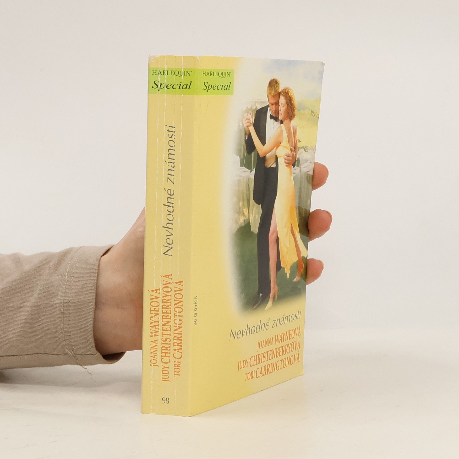 Tori Carrington Nevhodné známosti: Pátrání se sladkým koncem / Podezřelá z lásky / Srdcem, tělem, duší