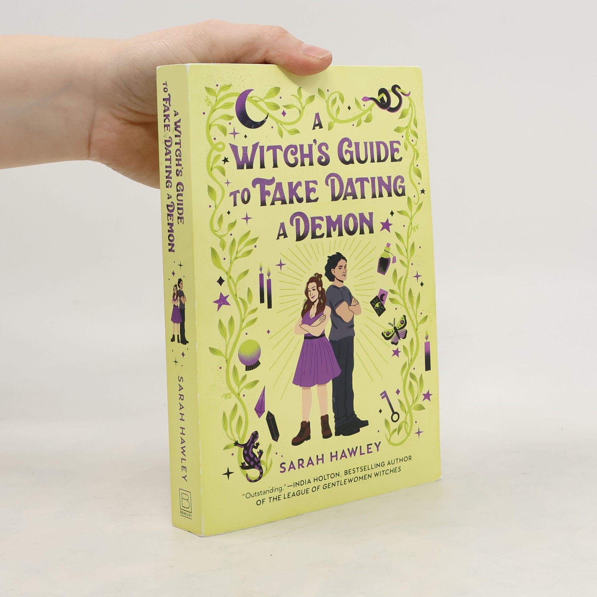 A Witch's Guide to Fake Dating a Demon
