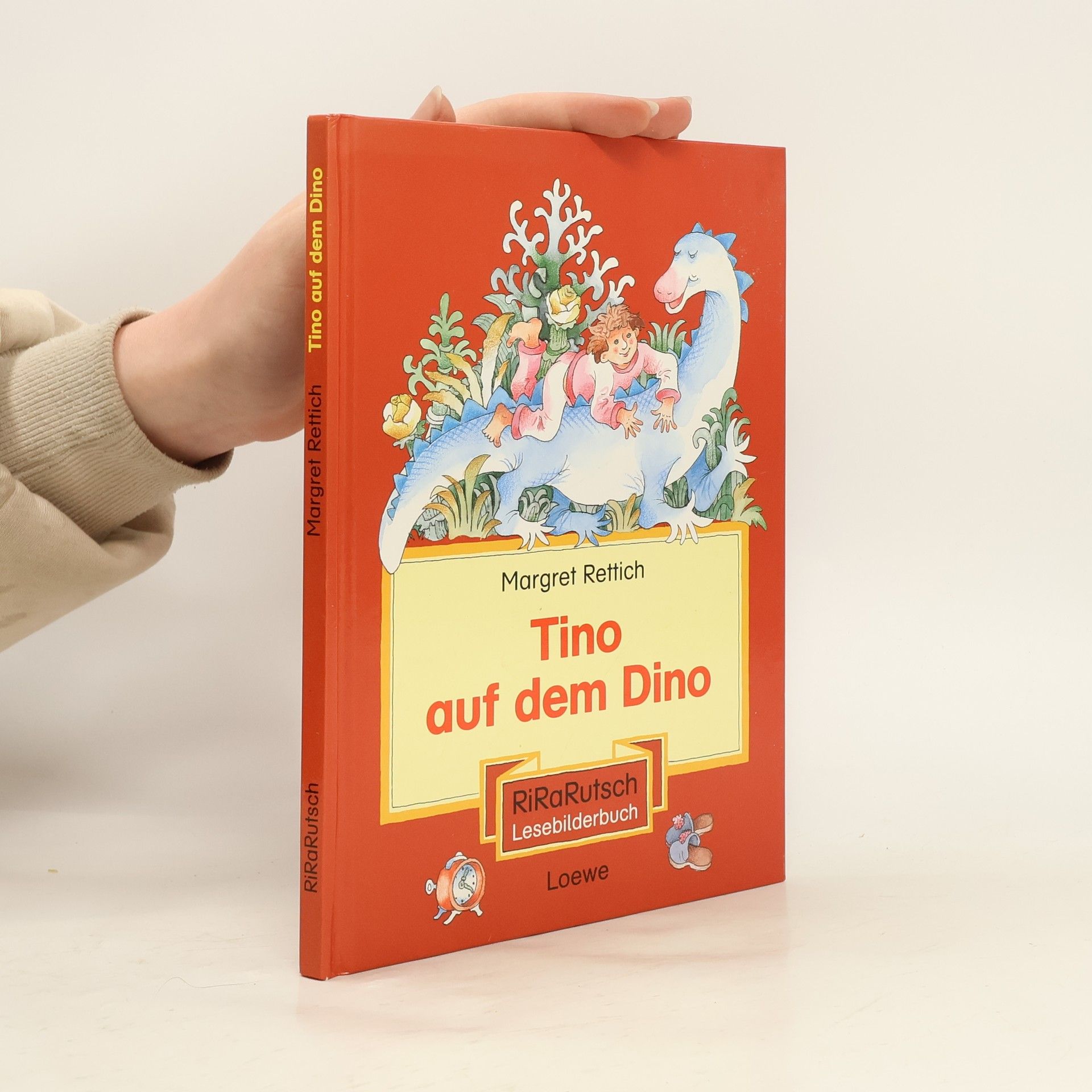 Margret Rettich Tino auf dem Dino