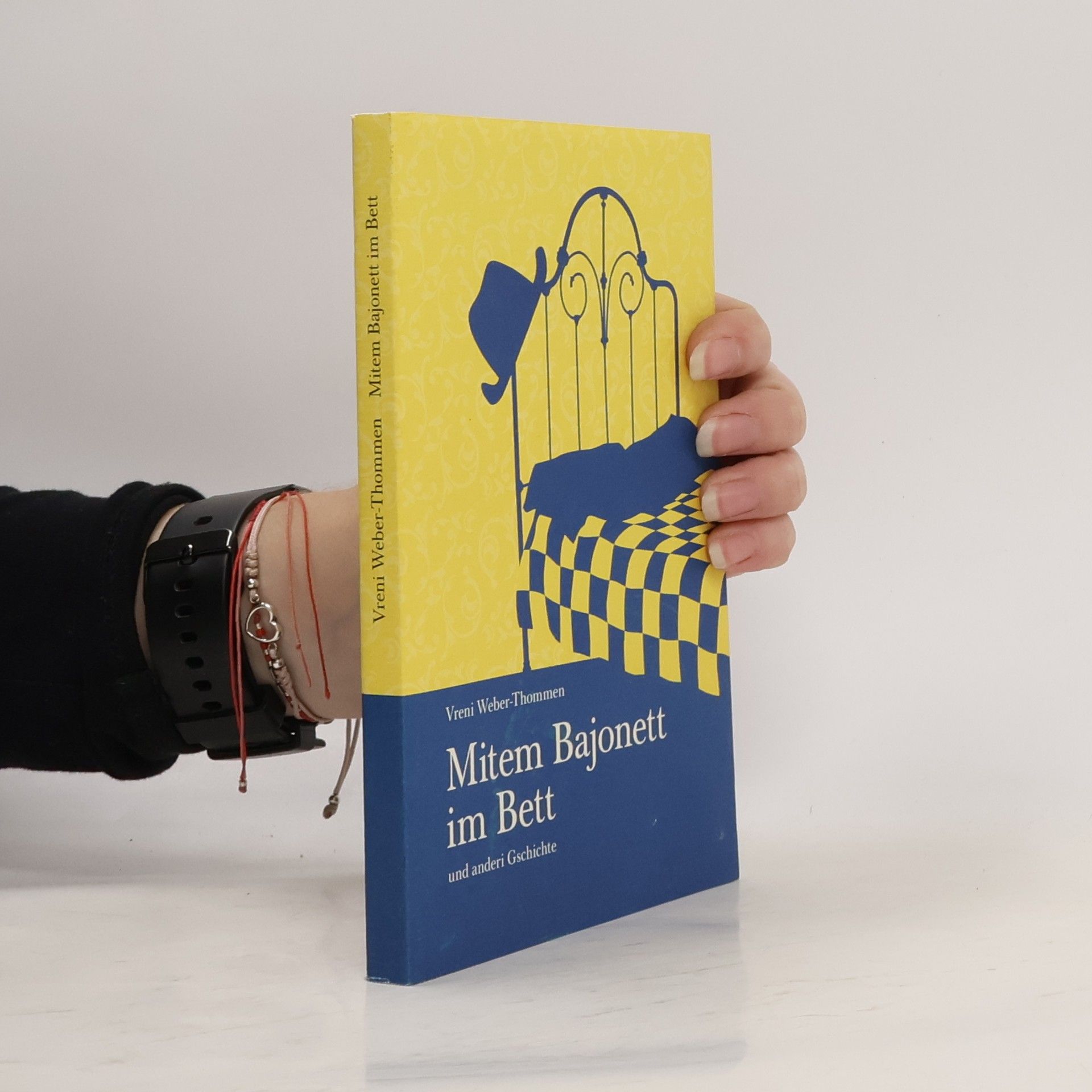 Mitem Bajonett im Bett