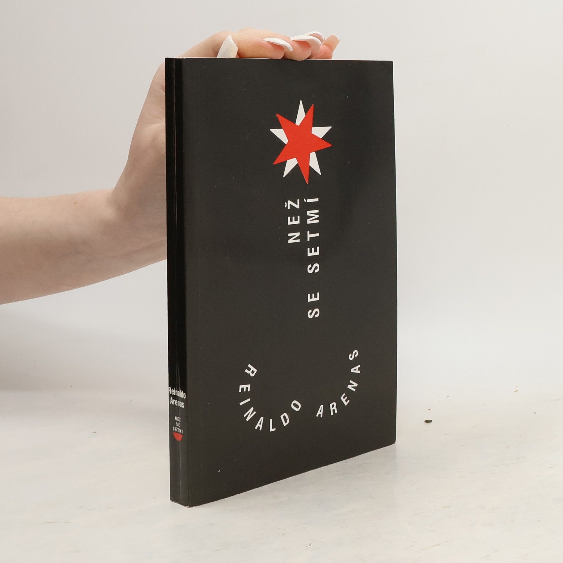 Reinaldo Arenas Než se setmí : autobiografie