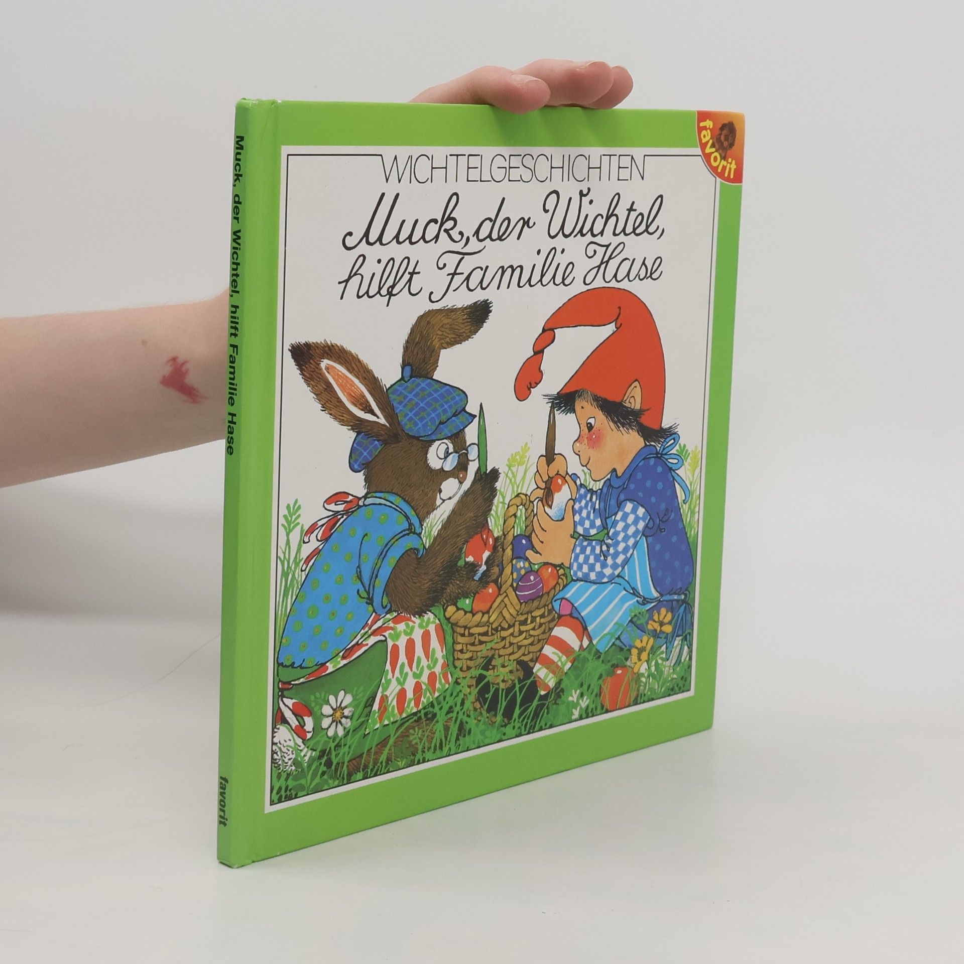 Muck, der Wichtel, hilft Familie Hase