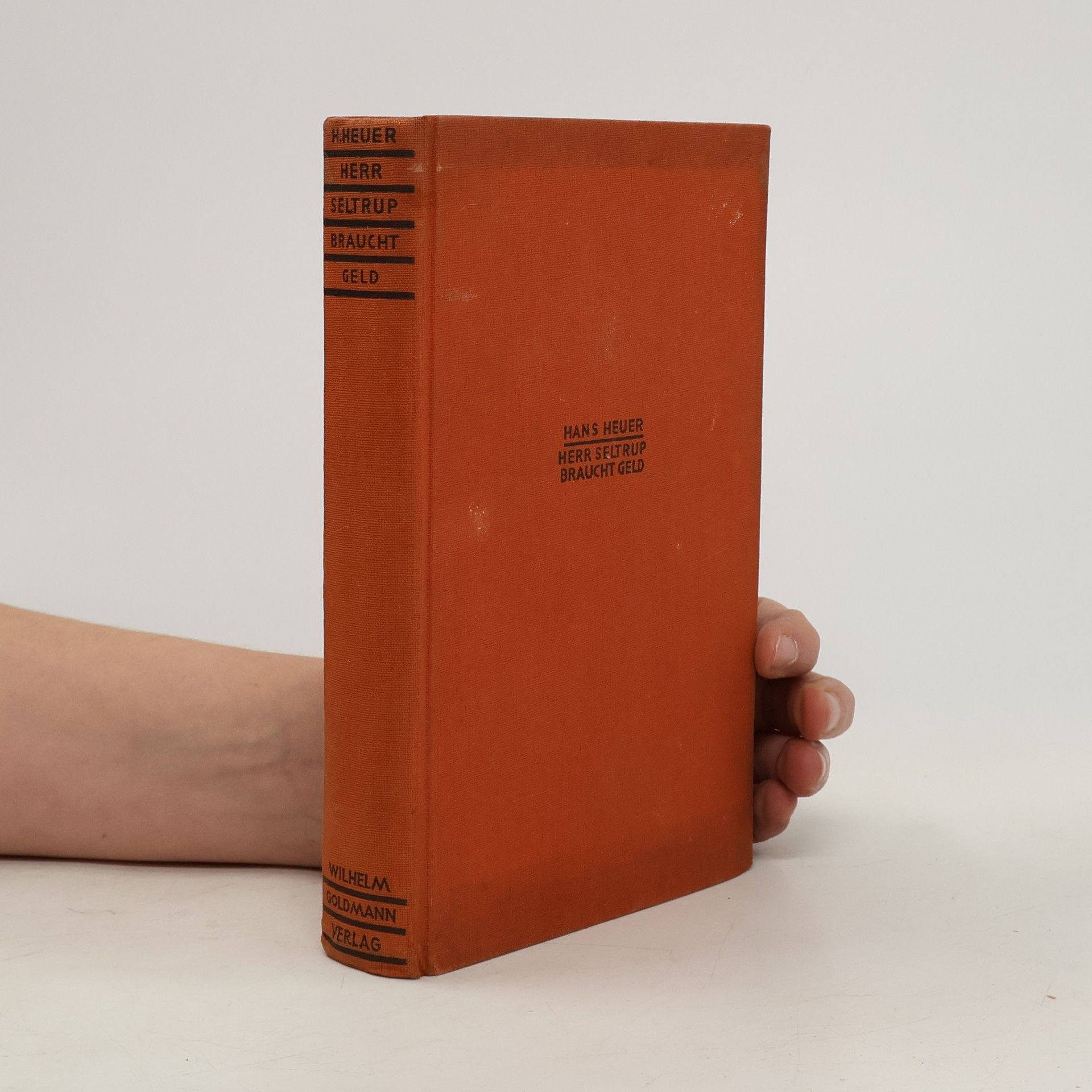 Herr Seltrup braucht Geld