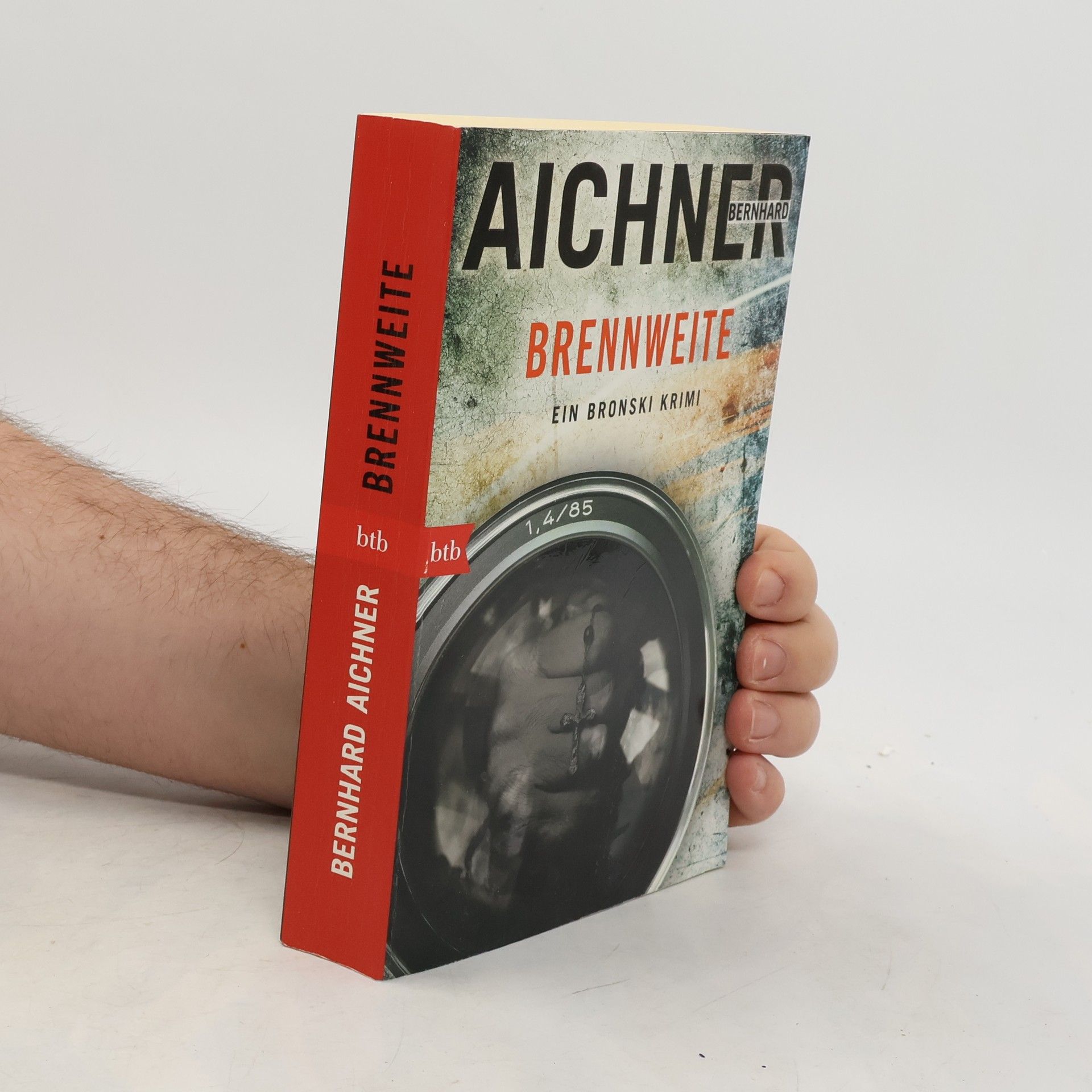 Bernhard Aichner Brennweite