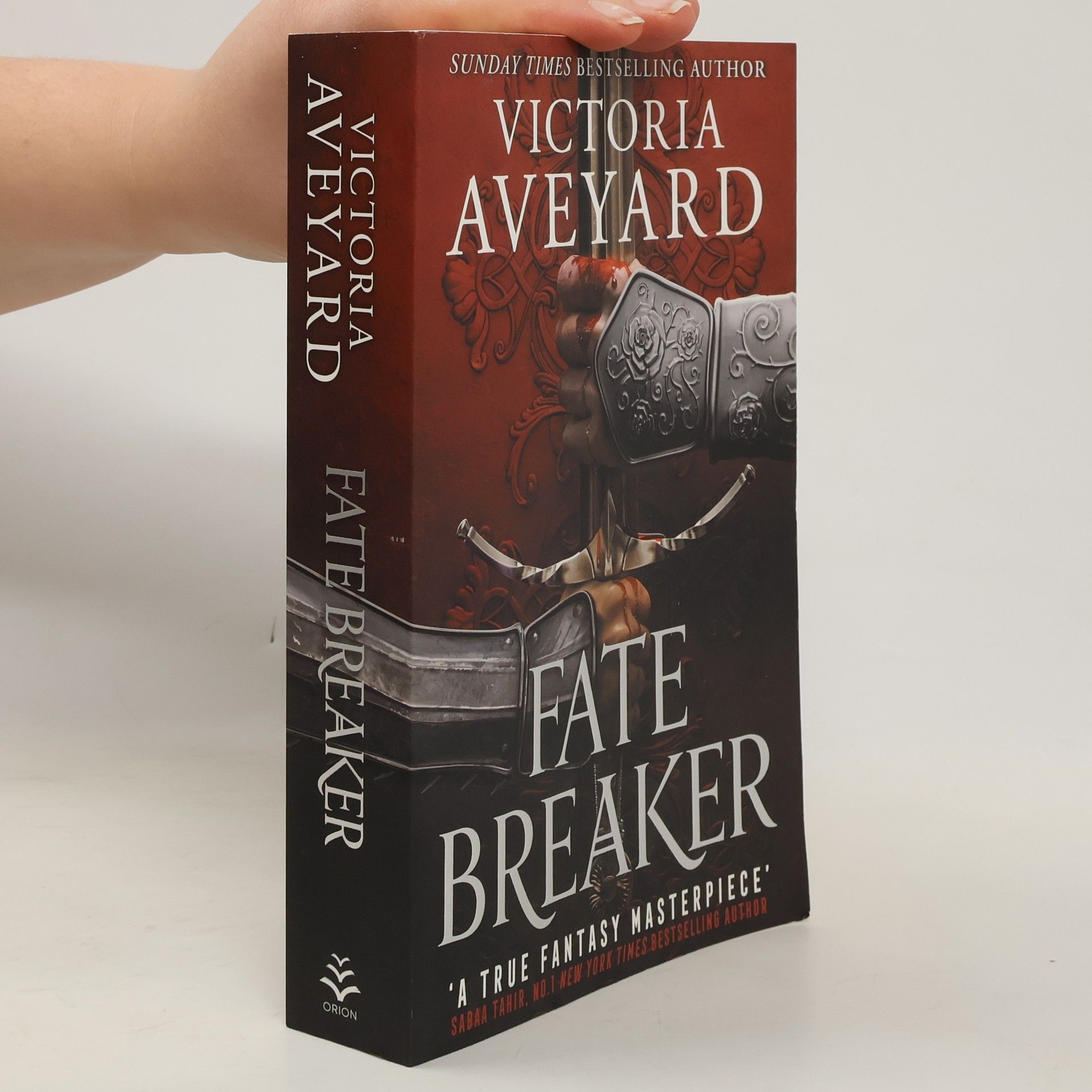 Victoria Aveyard Fate Breaker: The epic conclusion to the Sunday Times bestselling Realm Breaker series from the author of global sensation Red Queen