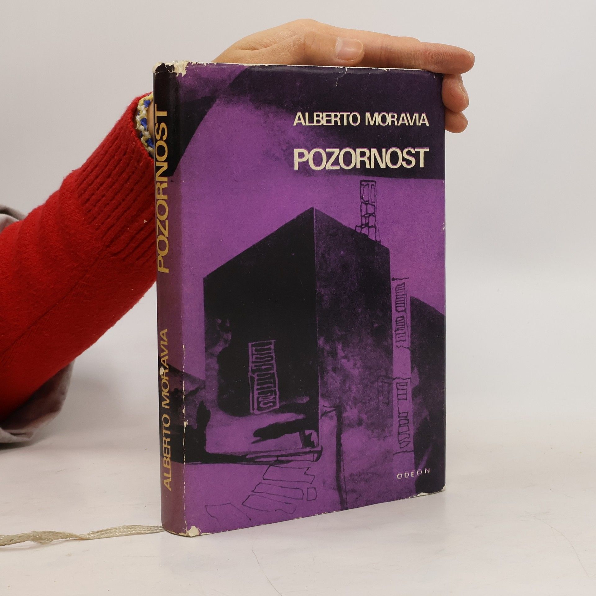 Alberto Moravia Pozornost