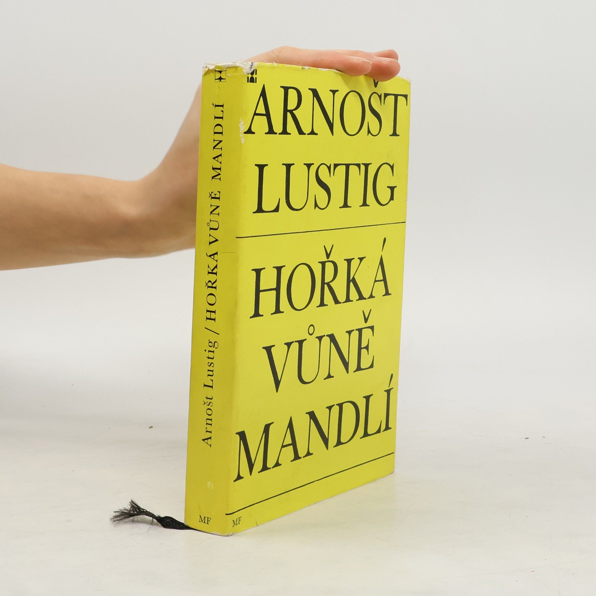 Hořká vůně mandlí