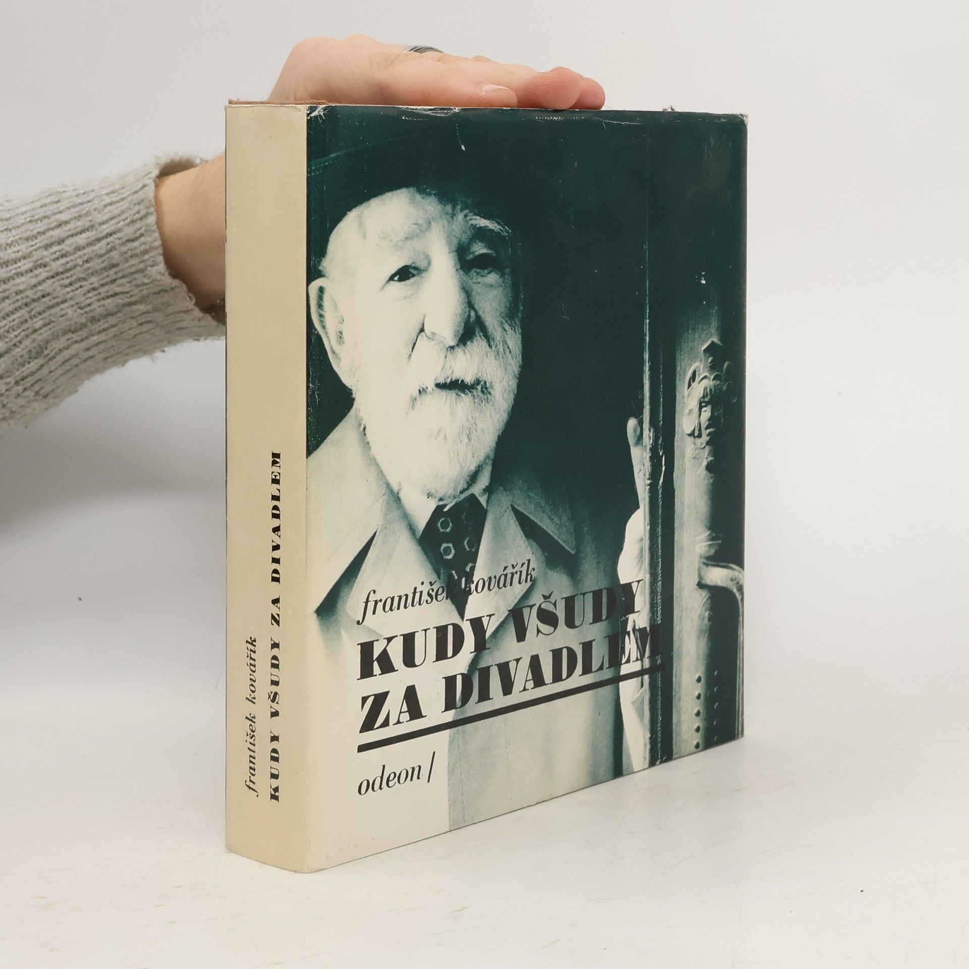 Kudy všudy za divadlem