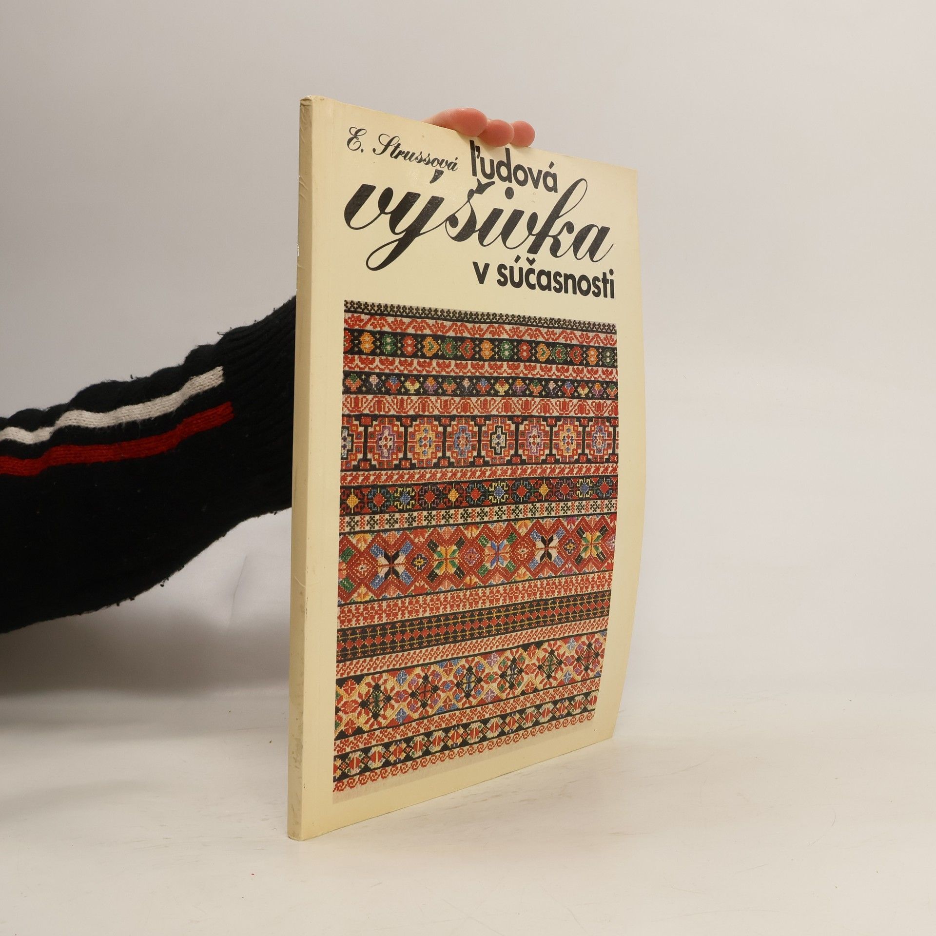 Elena Strussová Ľudová výšivka v súčasnosti