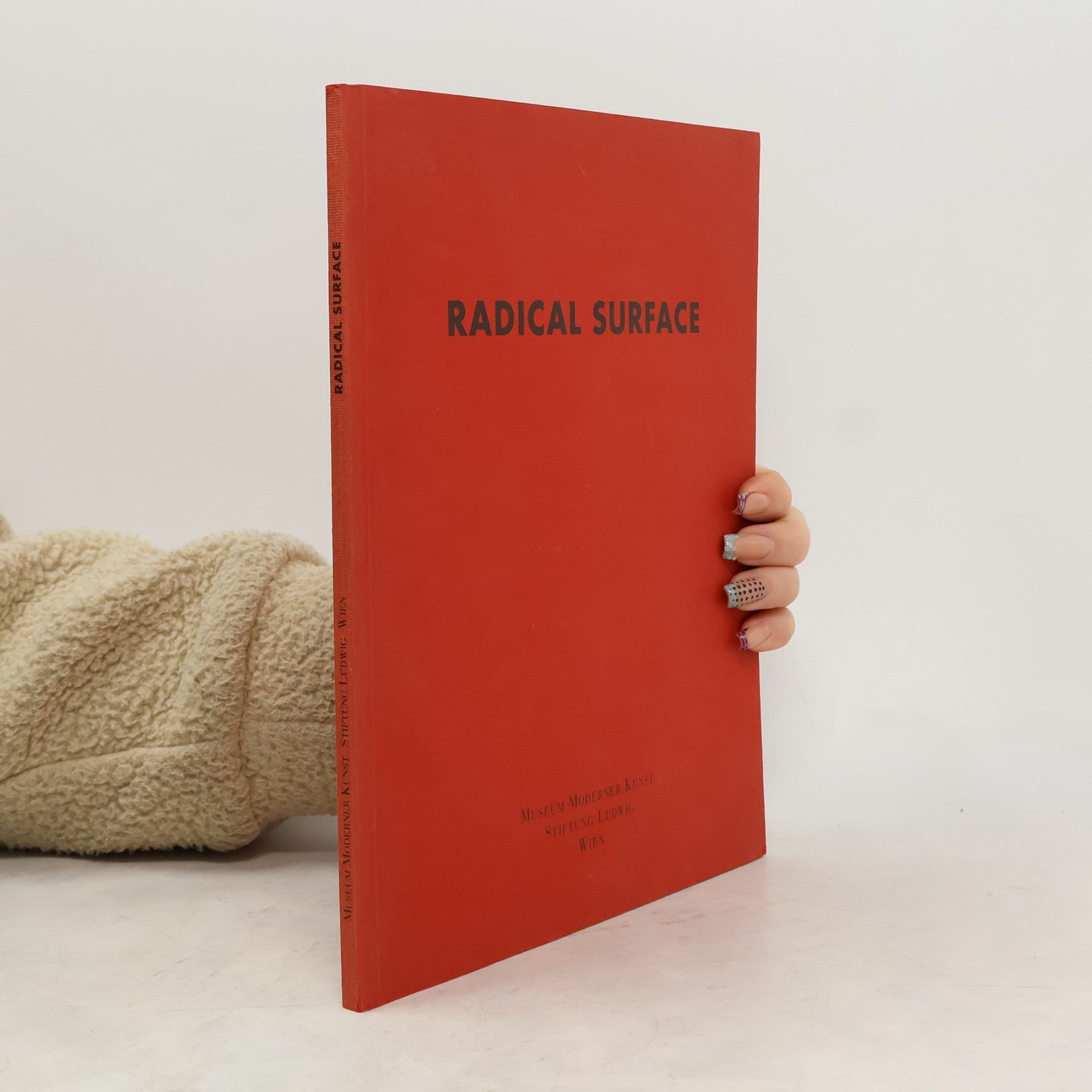 Autores varios Radical Surface