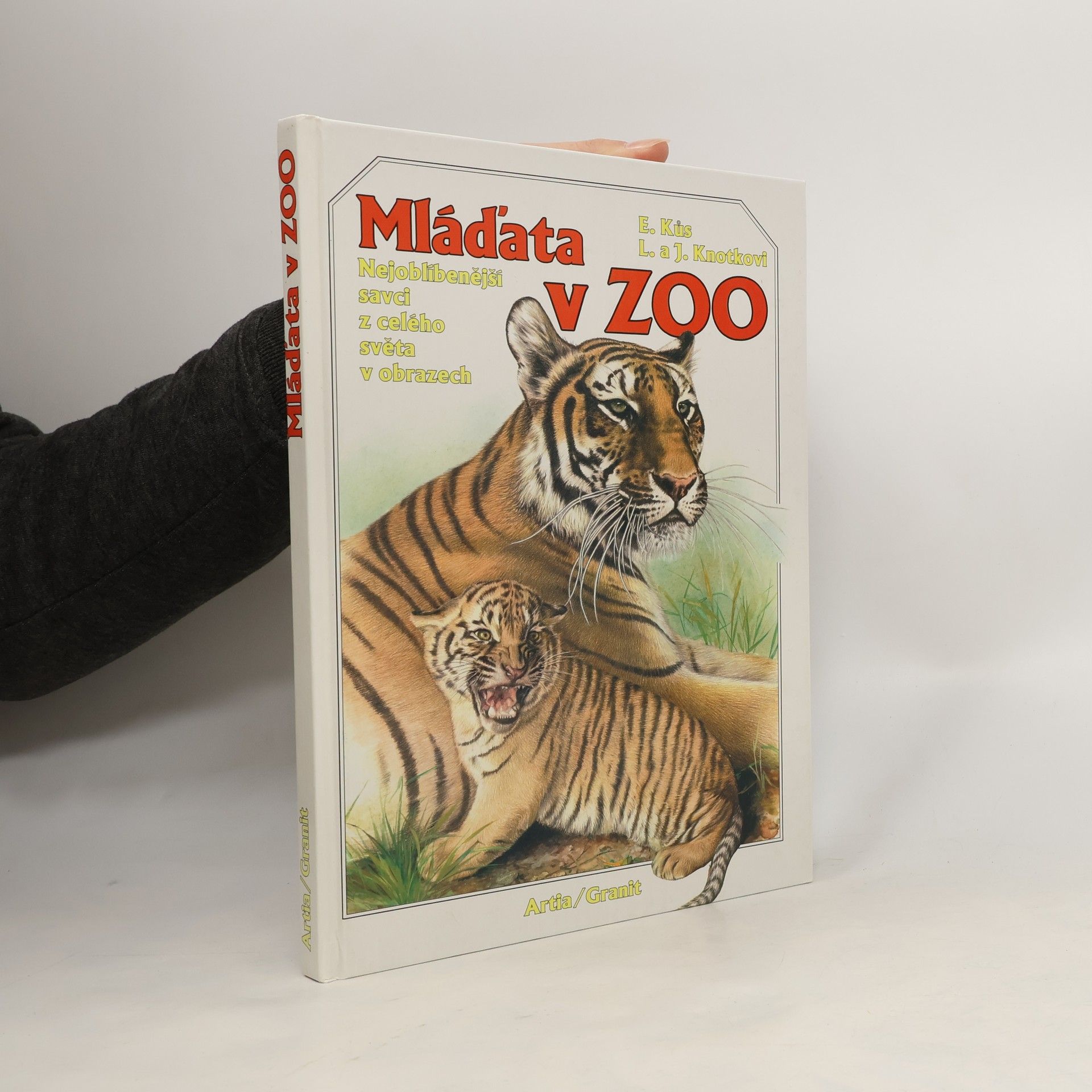 Evžen K°us Mláďata v zoo : nejoblíbenější savci z celého světa v obrazech