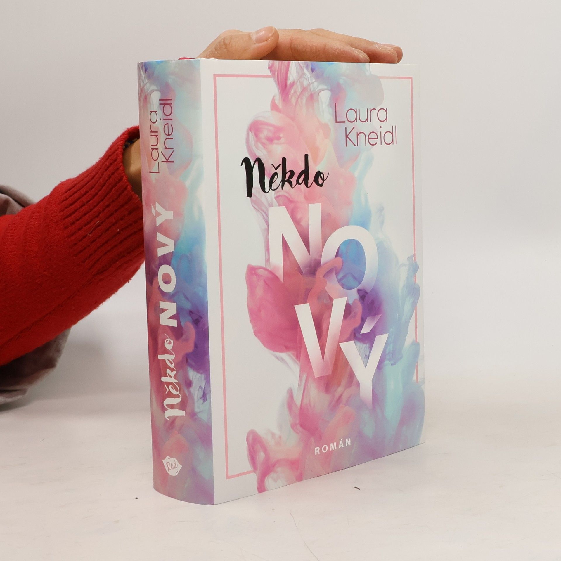 Laura Kneidl Někdo nový