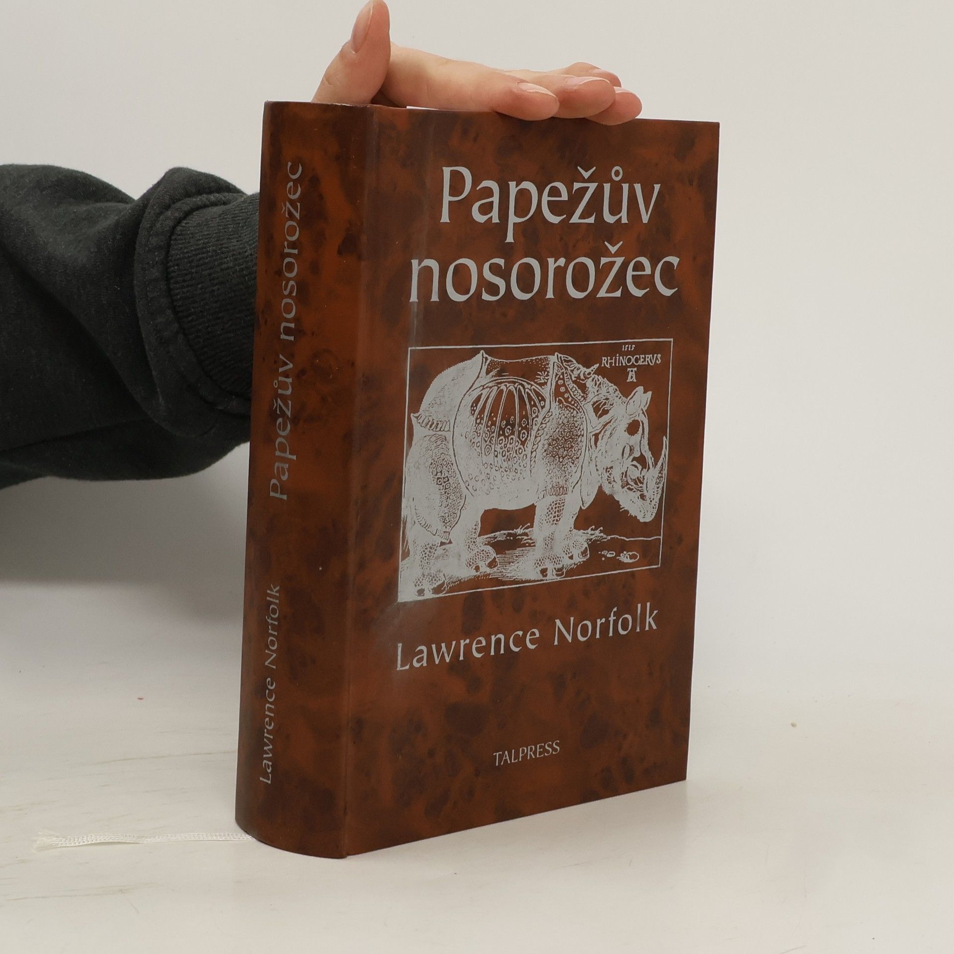 Lawrence Norfolk Papežův nosorožec