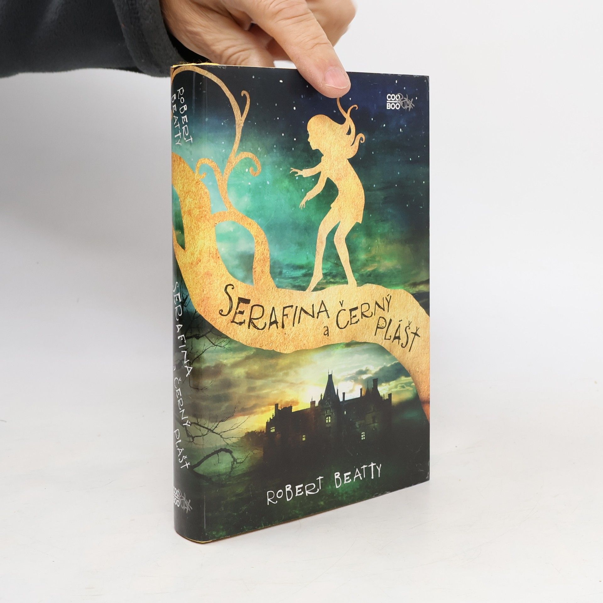 Robert Beatty Serafina a černý plášť