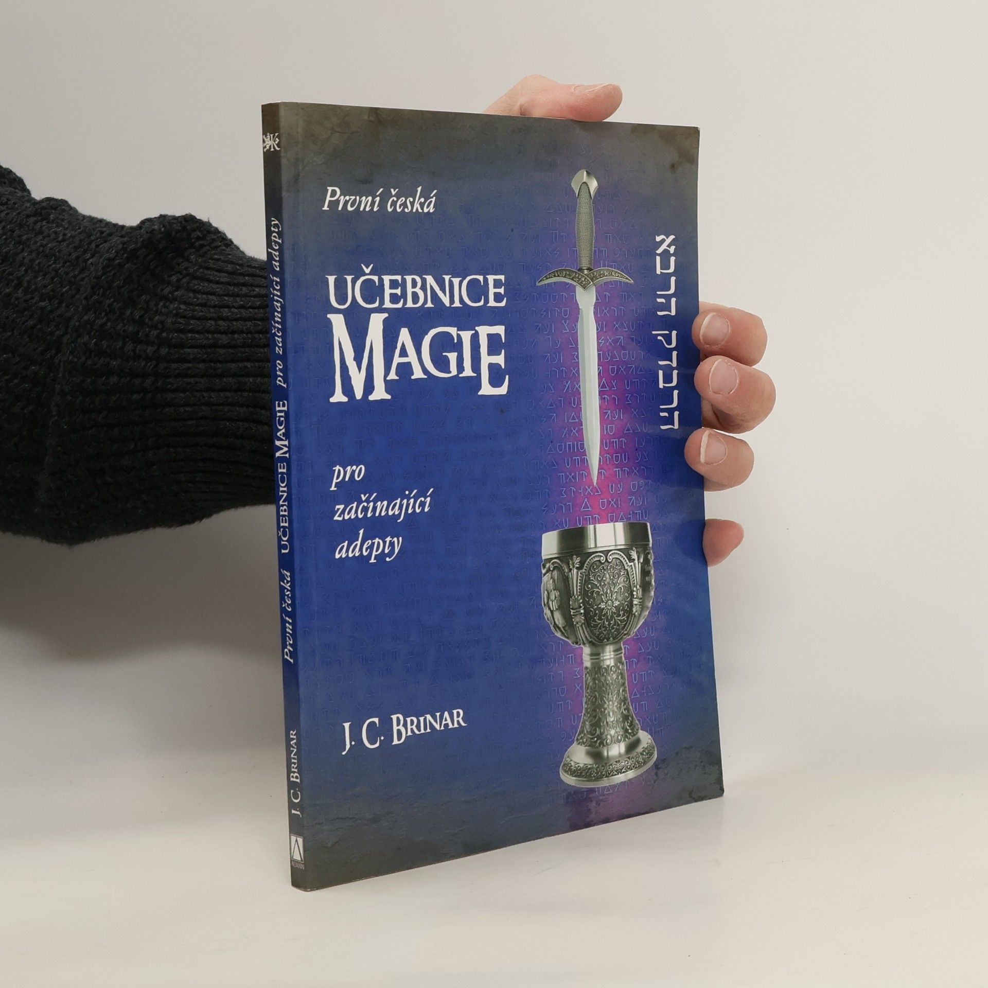 První česká učebnice magie pro začínající adepty