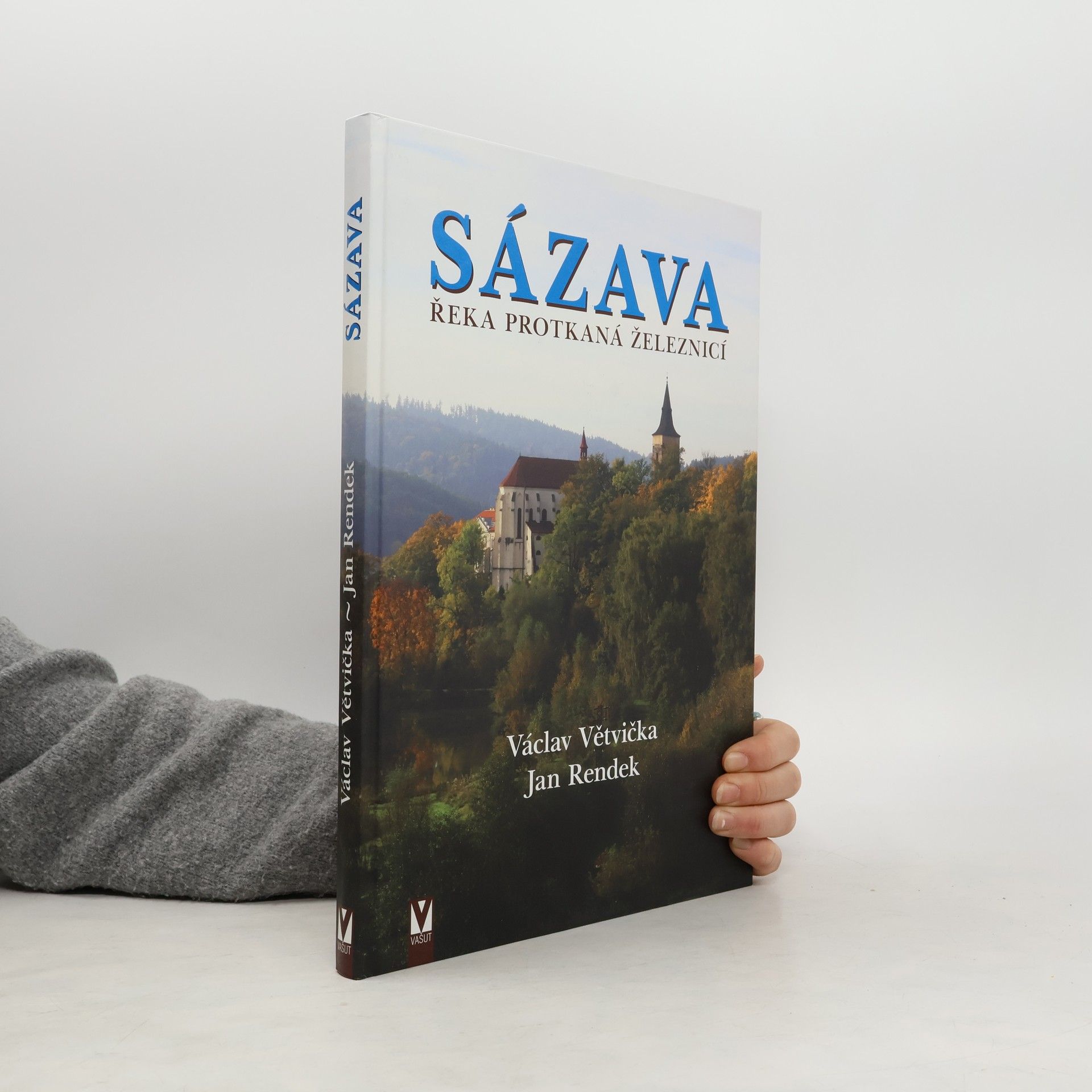 Václav Větvička Sázava. Řeka protkaná železnicí