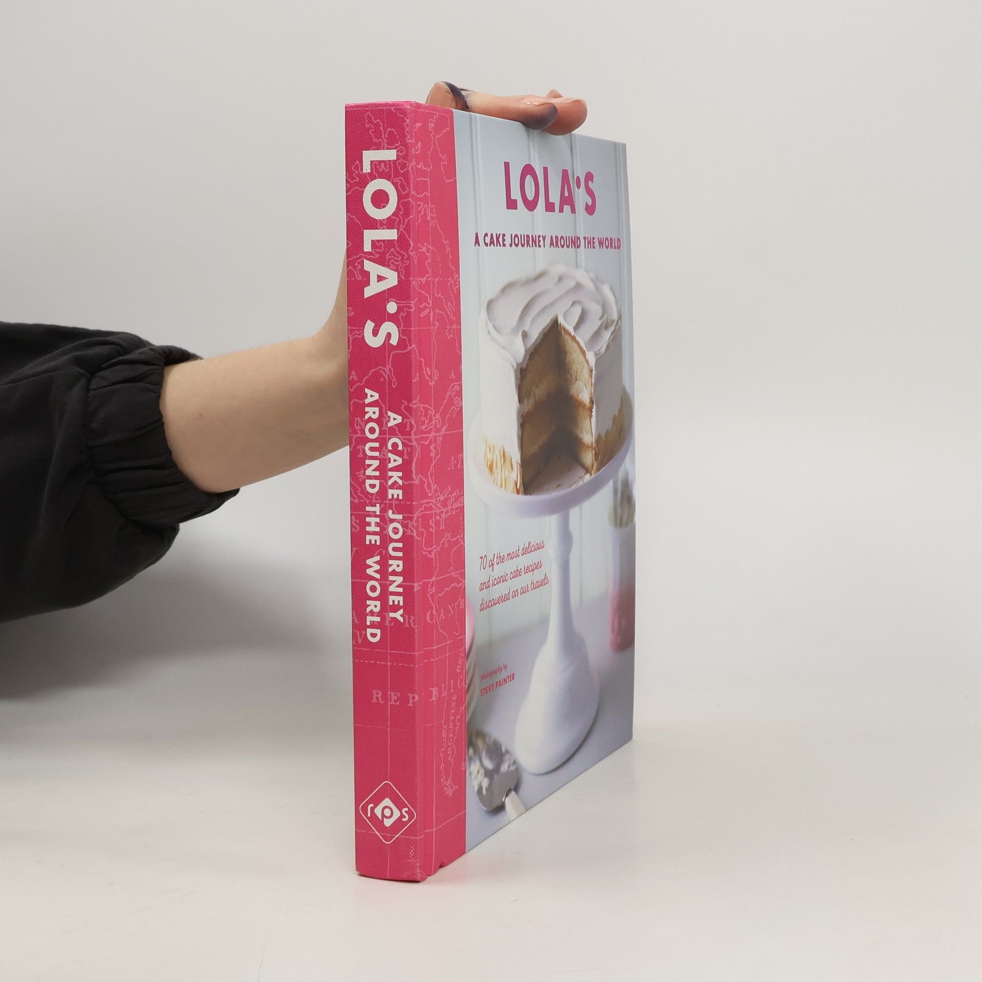 Julia Head Lola's: A Cake Journey Around the World