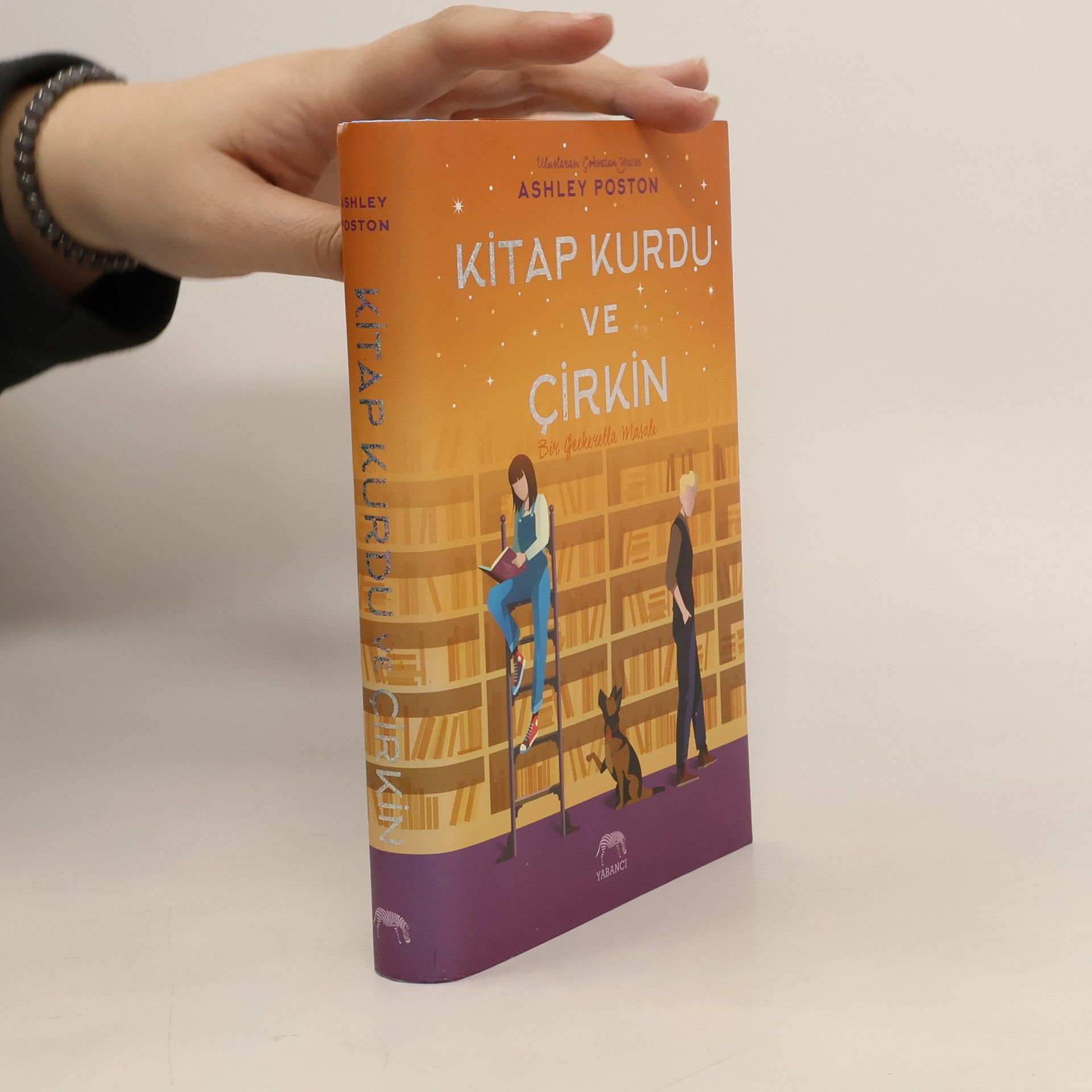 Ashley Poston Kitap Kurdu ve Çirkin (Ciltli)