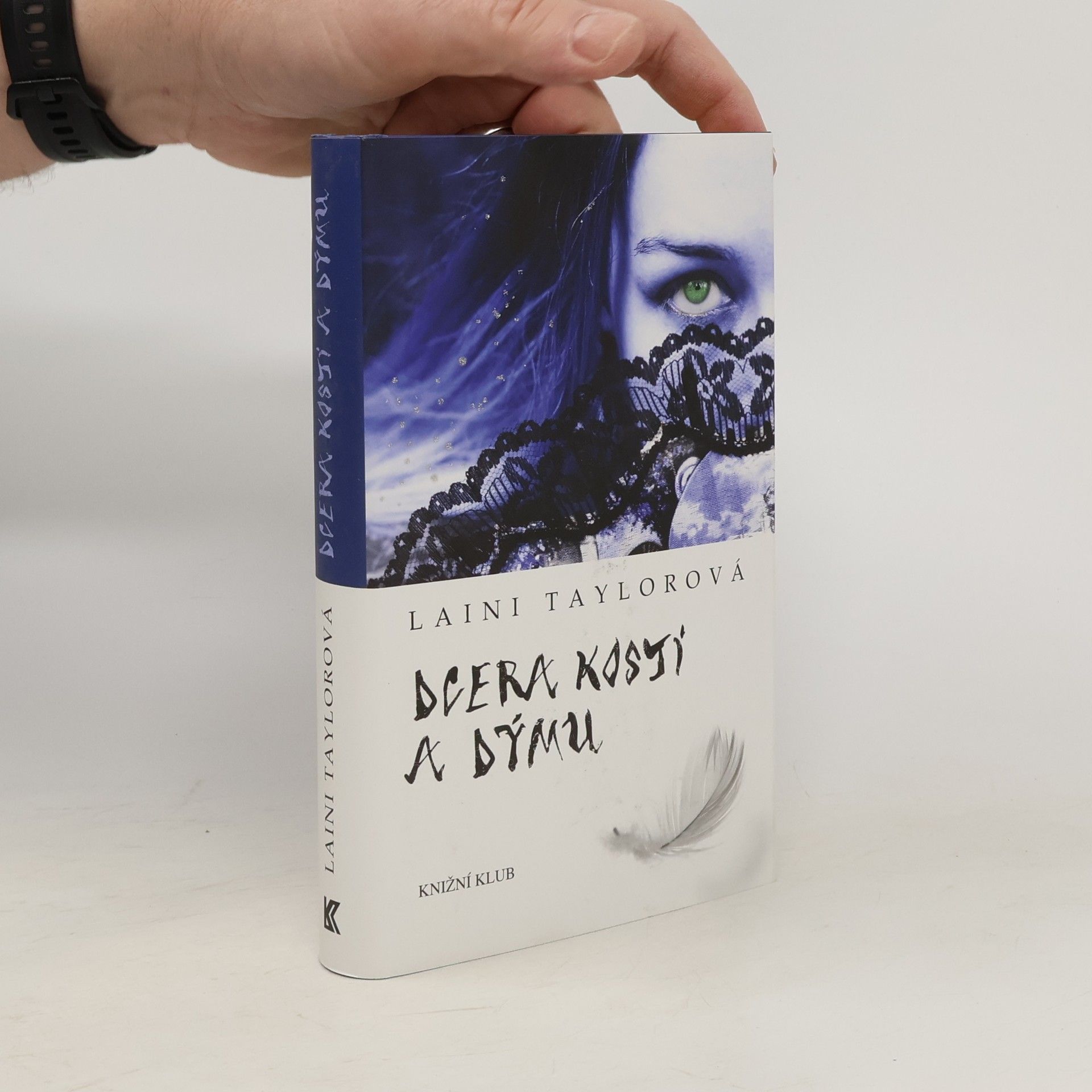 Laini Taylor Dcera kostí a dýmu