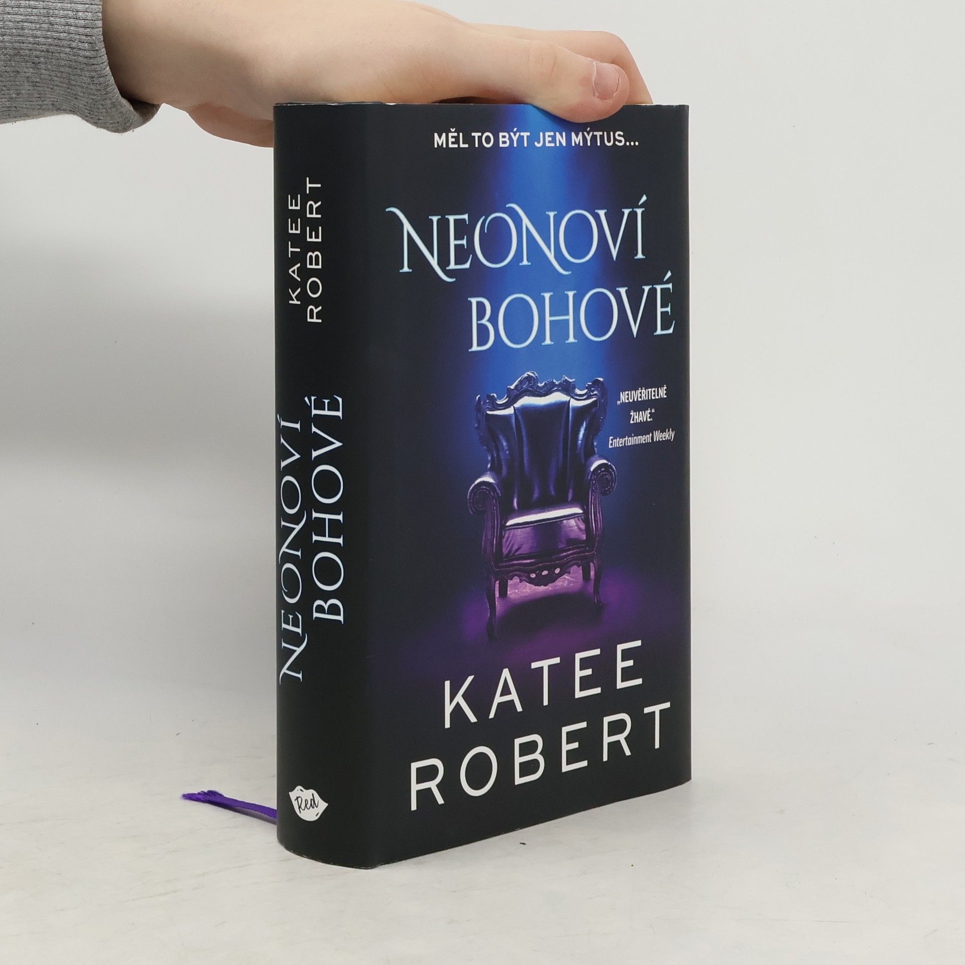 Katee Robert Neonoví bohové