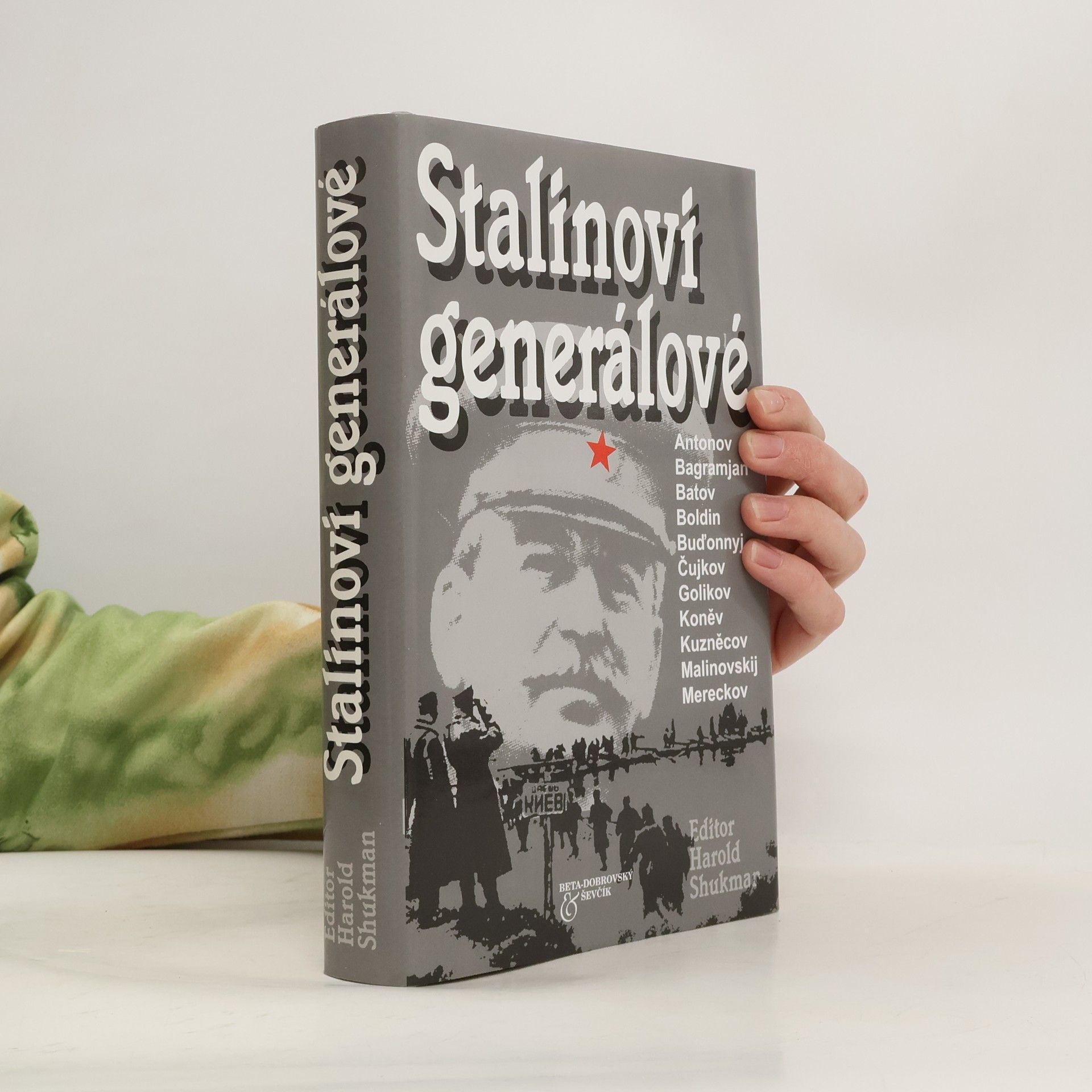 Harold Shukman Stalinovi generálové