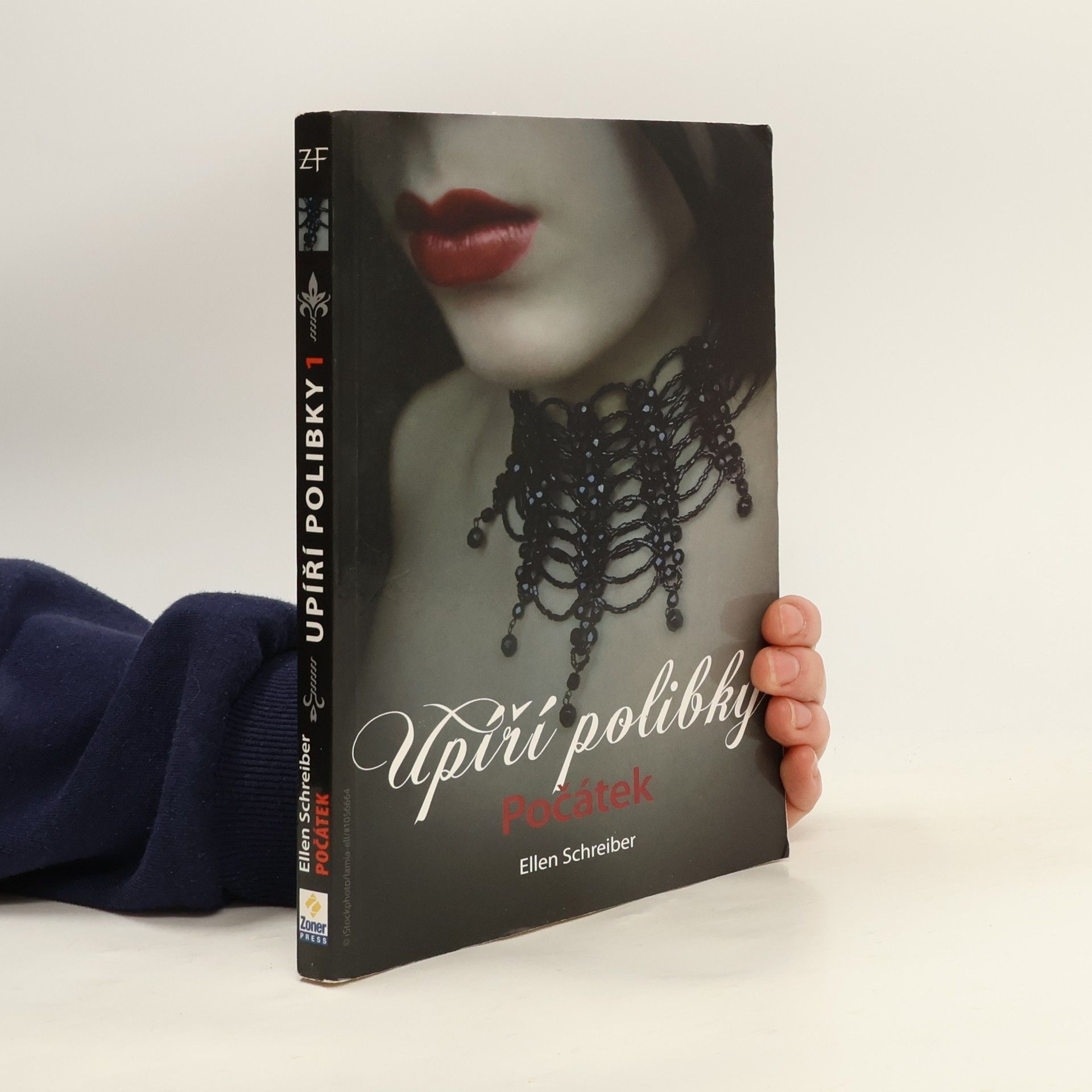 Ellen Schreiber Upíří polibky. Počátek