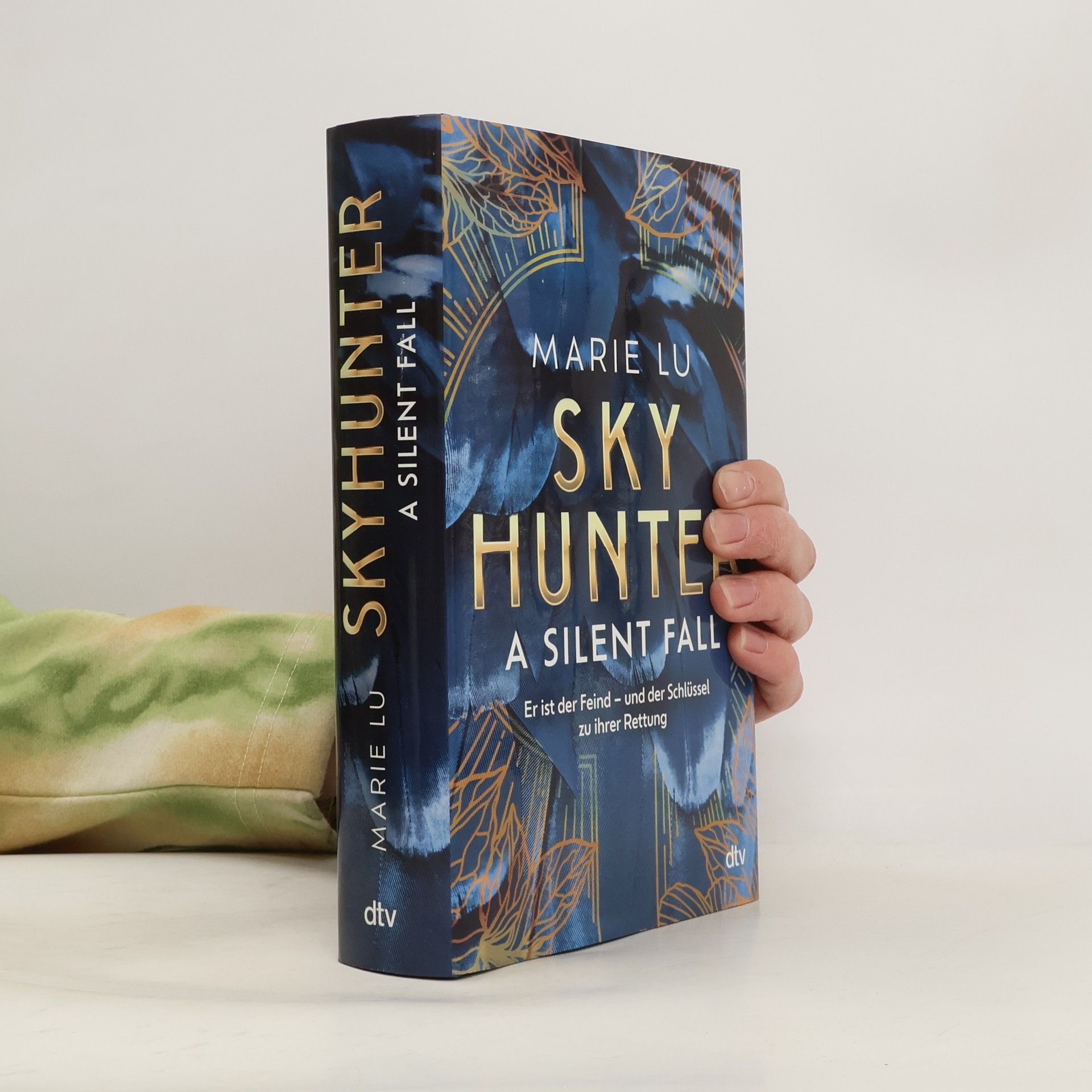 Marie Lu Skyhunter - A Silent Fall