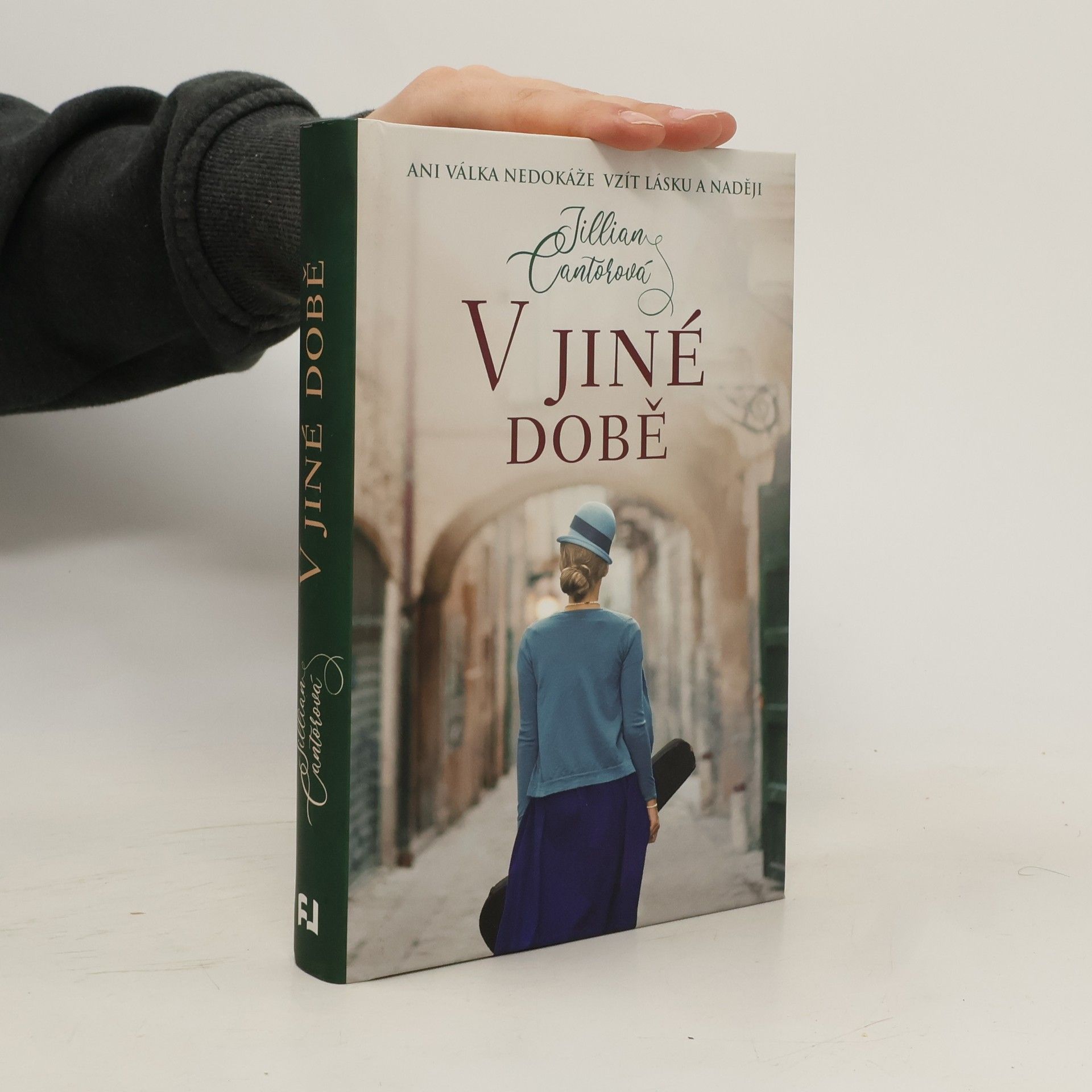 Jillian Cantor V jiné době : ani válka nedokáže vzít lásku a naději