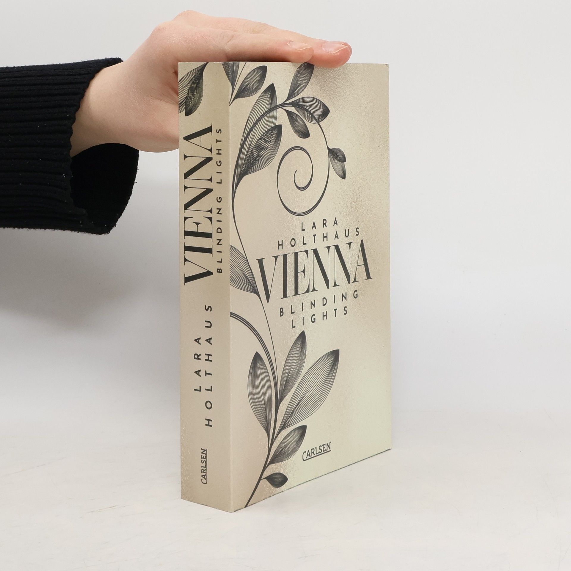 Lara Holthaus Vienna. Blinding Lights