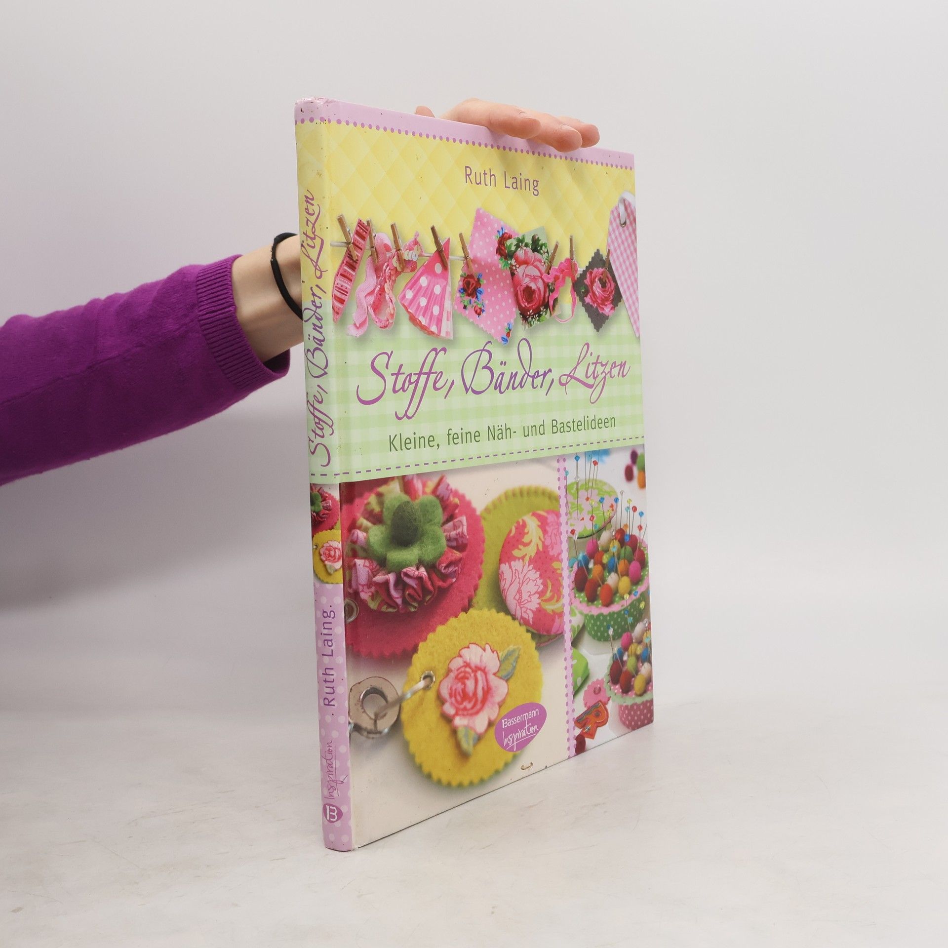 Ruth Laing Stoffe, Bänder, Litzen