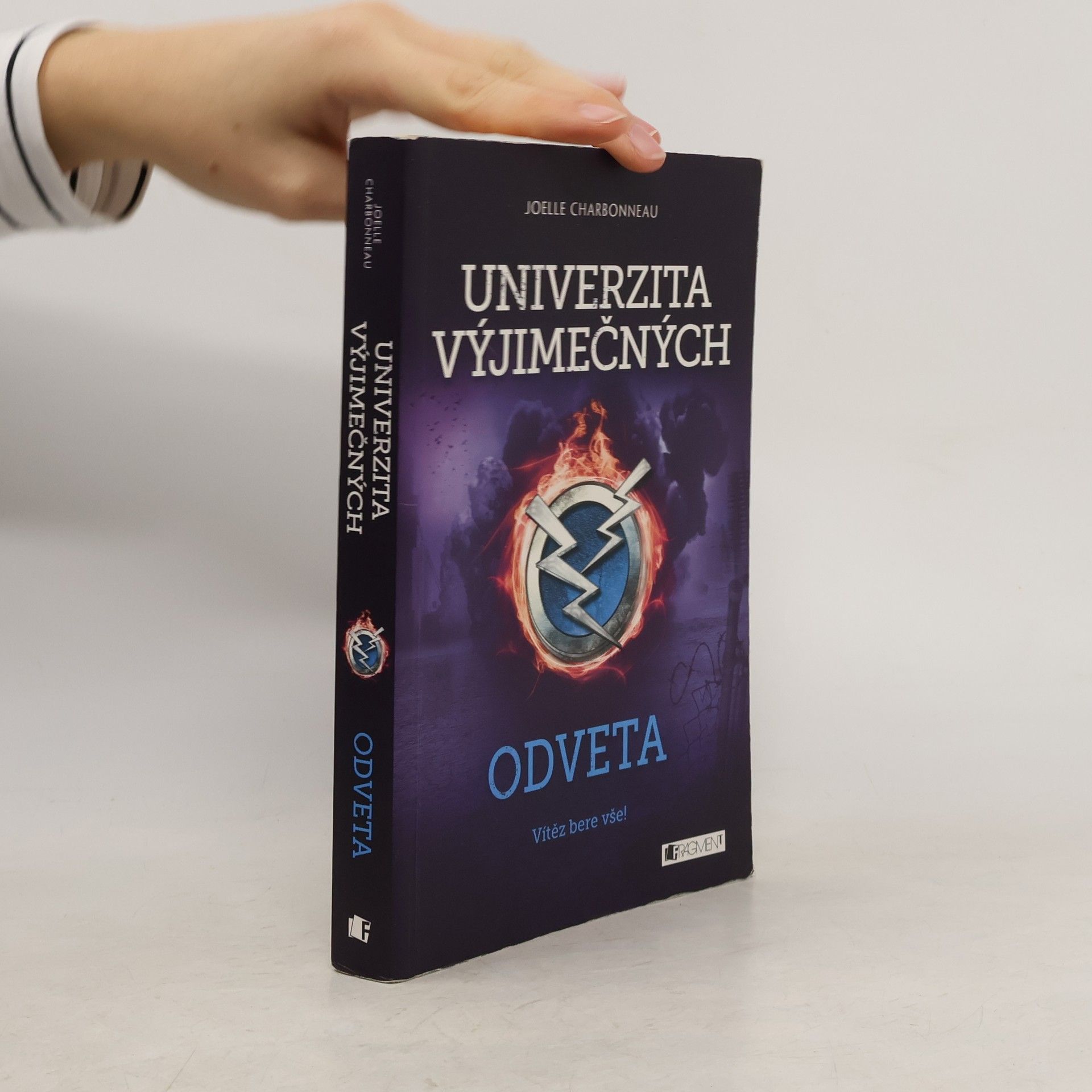 Joelle Charbonneau Univerzita výjimečných - Odveta