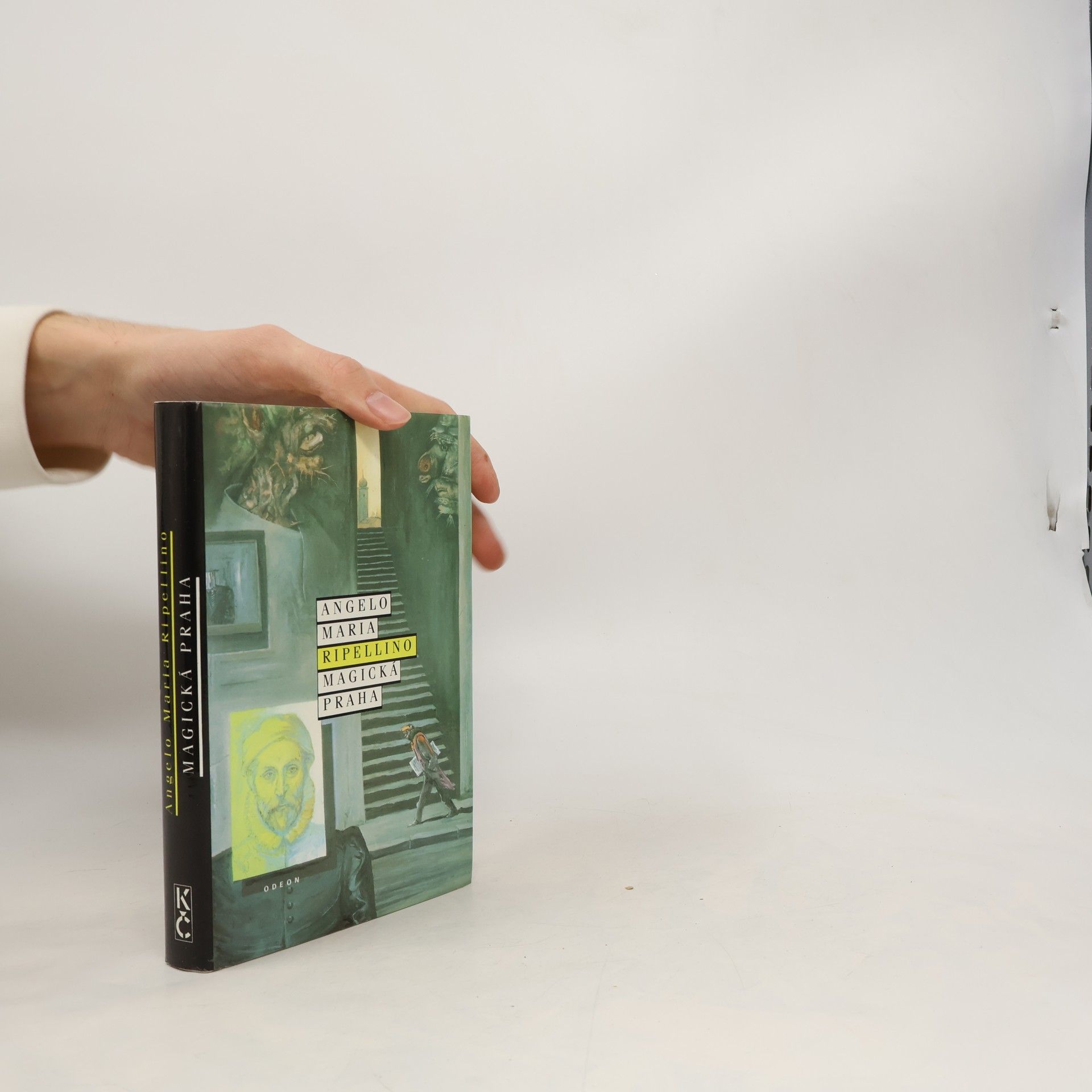 Анджело Мария Рипеллино Magická Praha