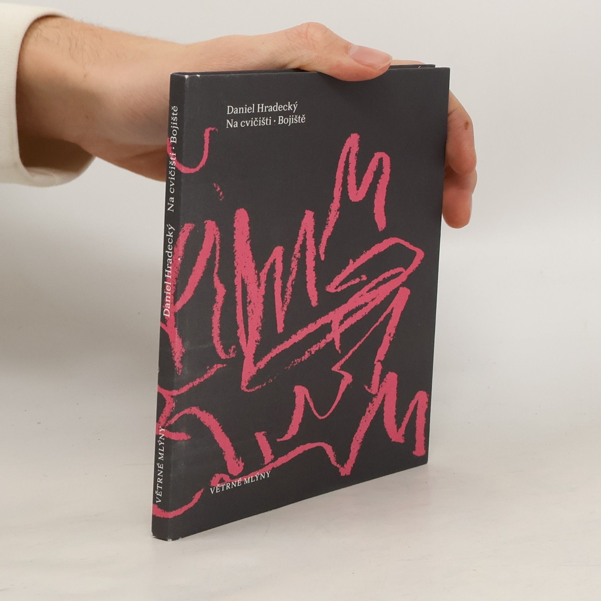 Na cvičišti. Bojiště