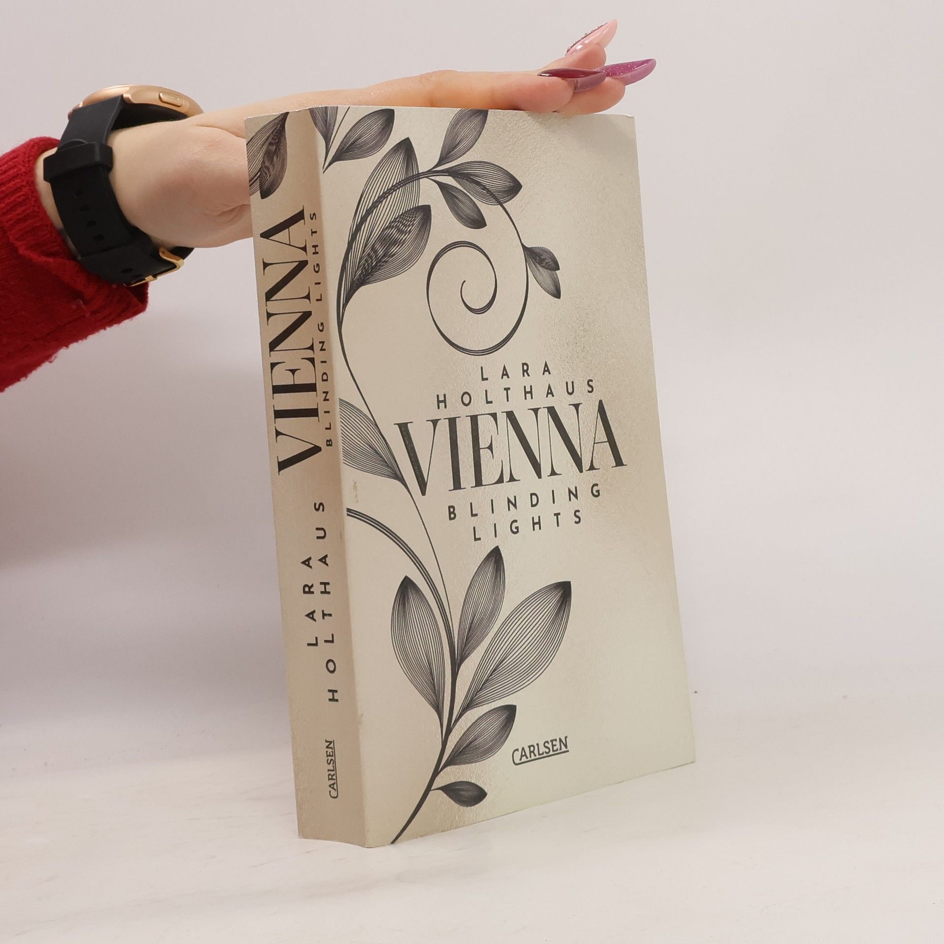 Lara Holthaus Vienna. Blinding Lights