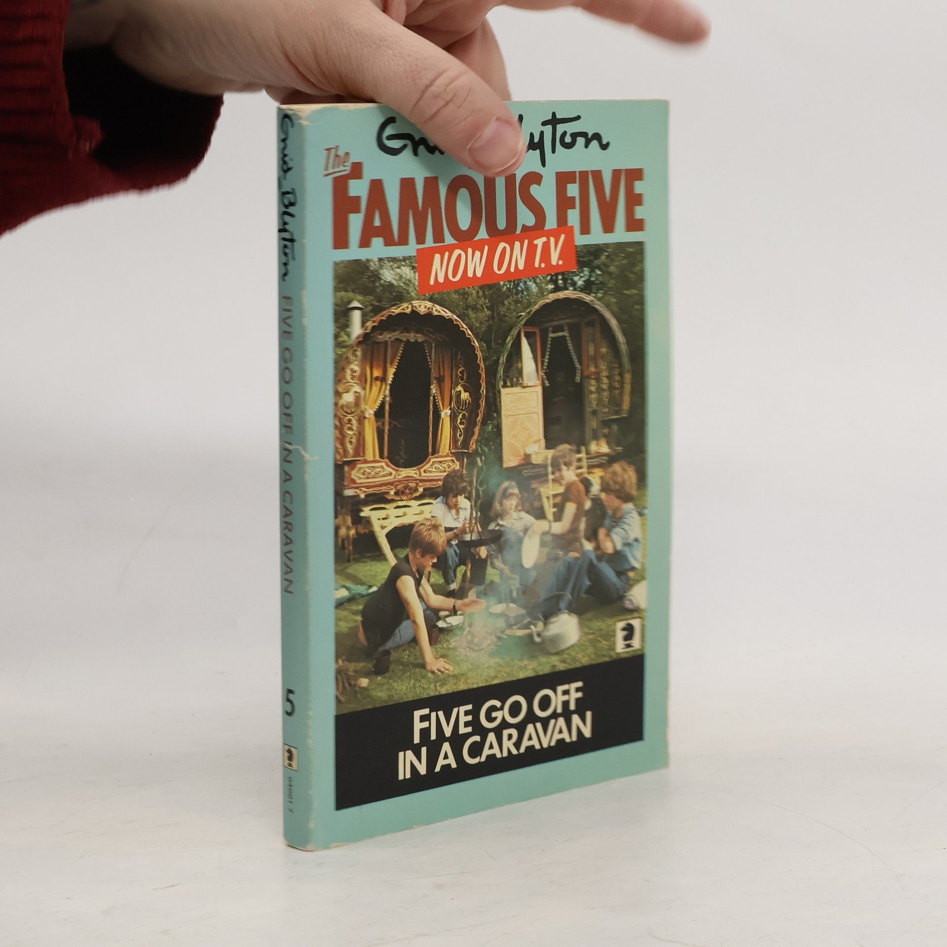 Enid Blyton Five Go Off in a Caravan