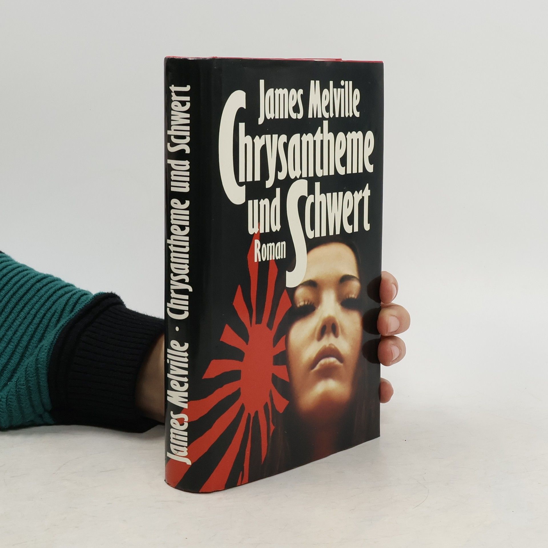 Chrysantheme und Schwert