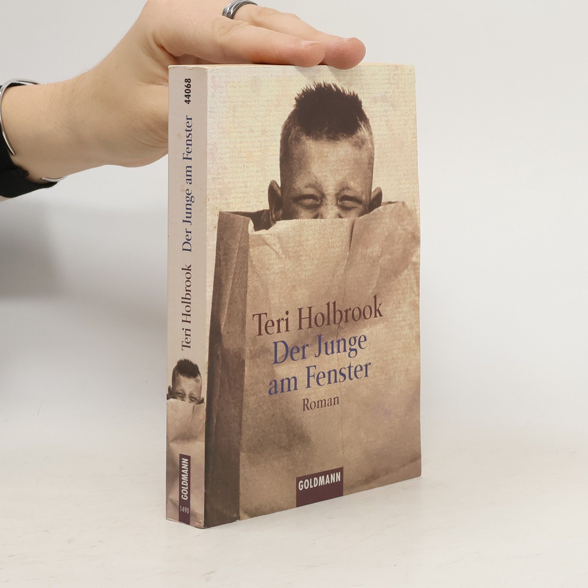 Der Junge am Fenster