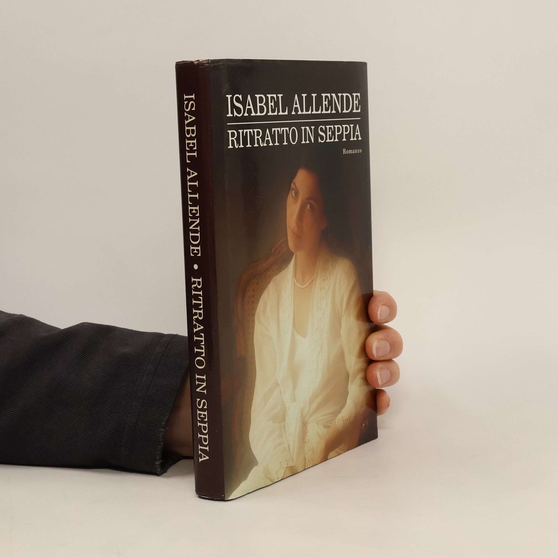 Isabel Allende Ritratto in seppia